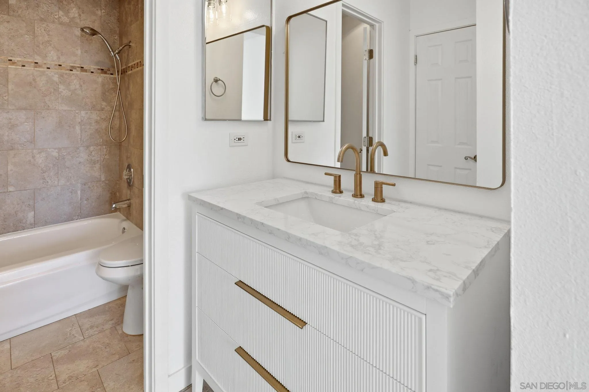 https://cdn.realtyfeed.com/cdn/127/260020183/957f72d0eb84a20cc31e68a23fa619a5.webp