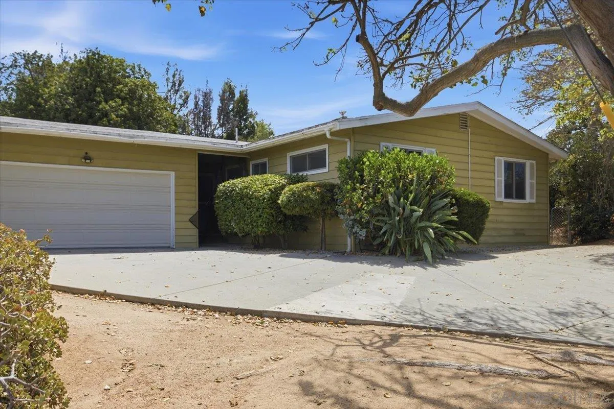 860 Magarian, Fallbrook, CA 92028 - Photo 2 of 32, Fallbrook, CA