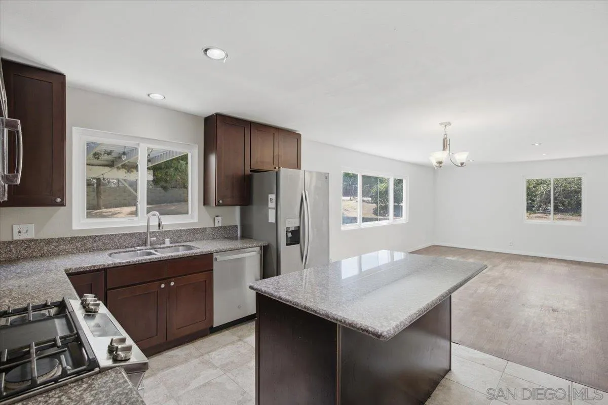 860 Magarian, Fallbrook, CA 92028 - Photo 5 of 32, Fallbrook, CA