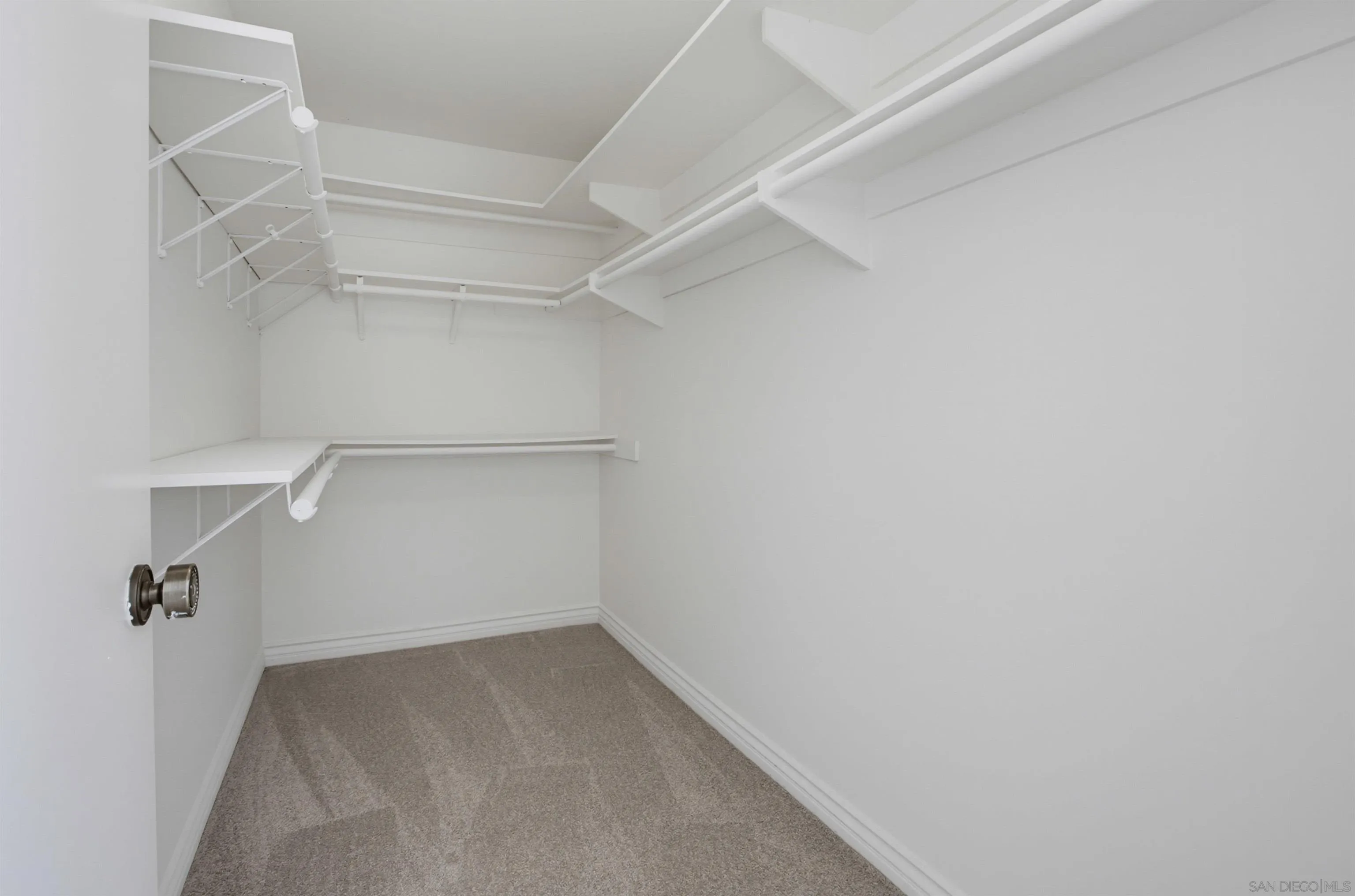 https://cdn.realtyfeed.com/cdn/127/260020191/5eca1c161fa8946a3bc35e5dab639fd2.webp
