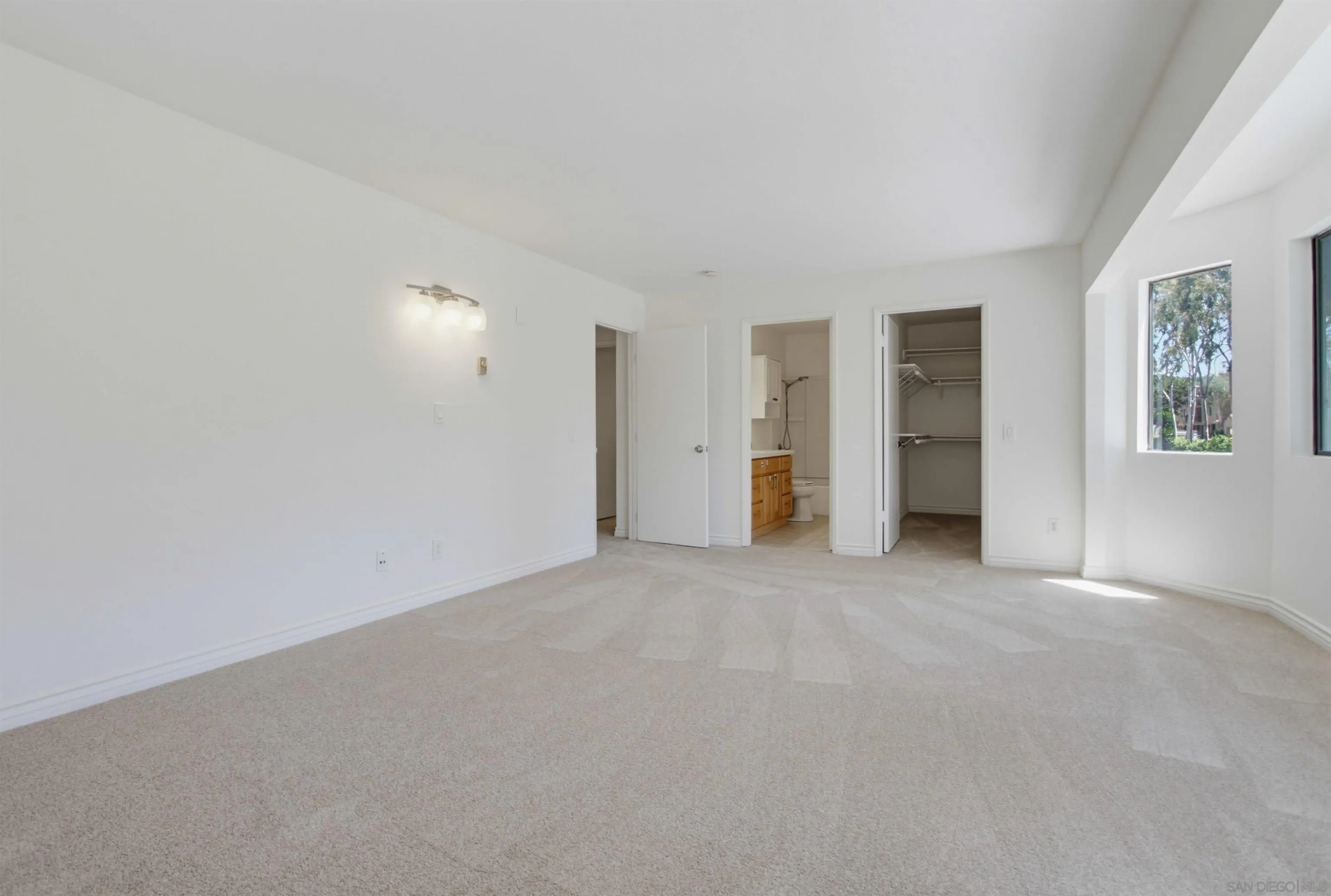 https://cdn.realtyfeed.com/cdn/127/260020191/7c2f56fac57c6402666933072fda420a.webp