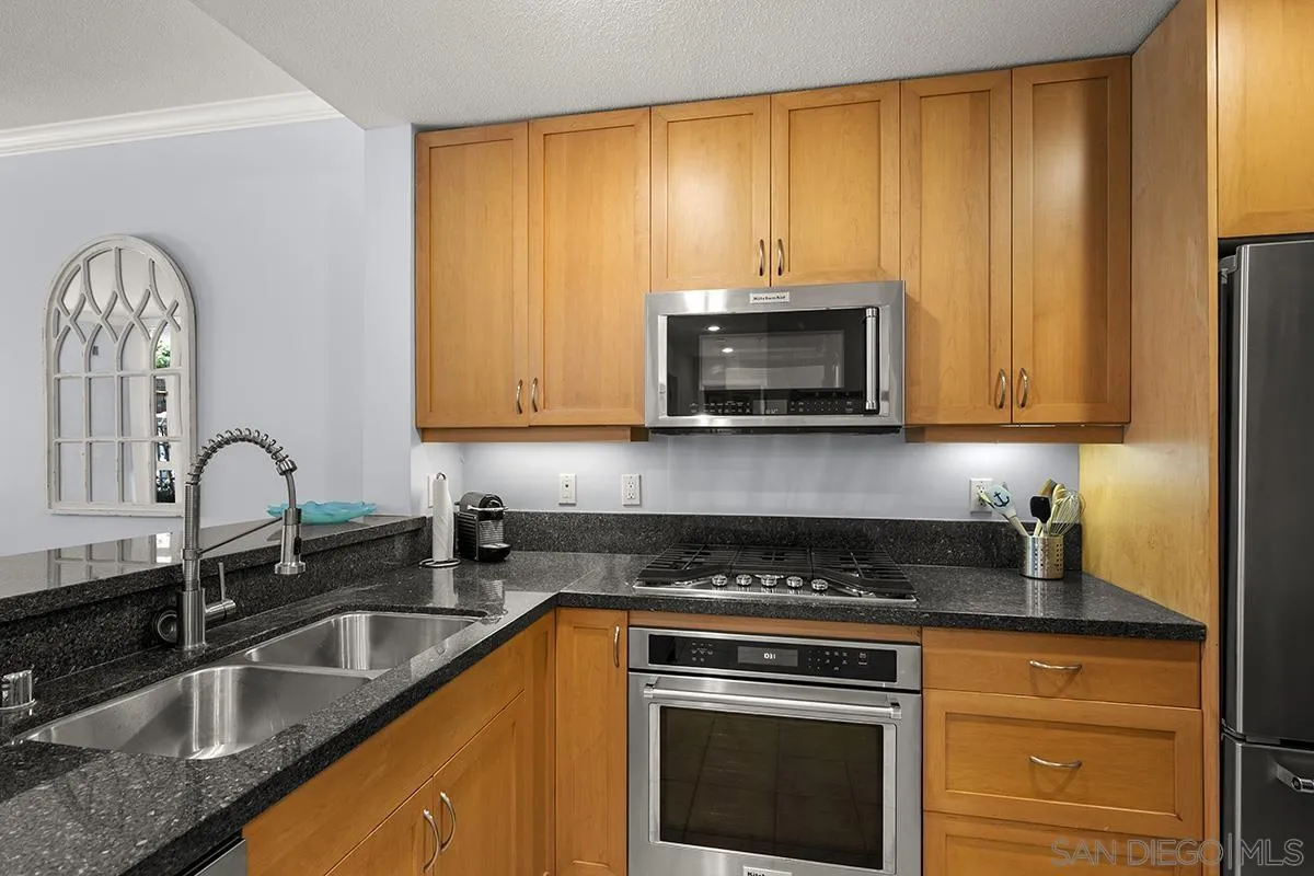 Photo #6: 260020195 Listing: Photo #6