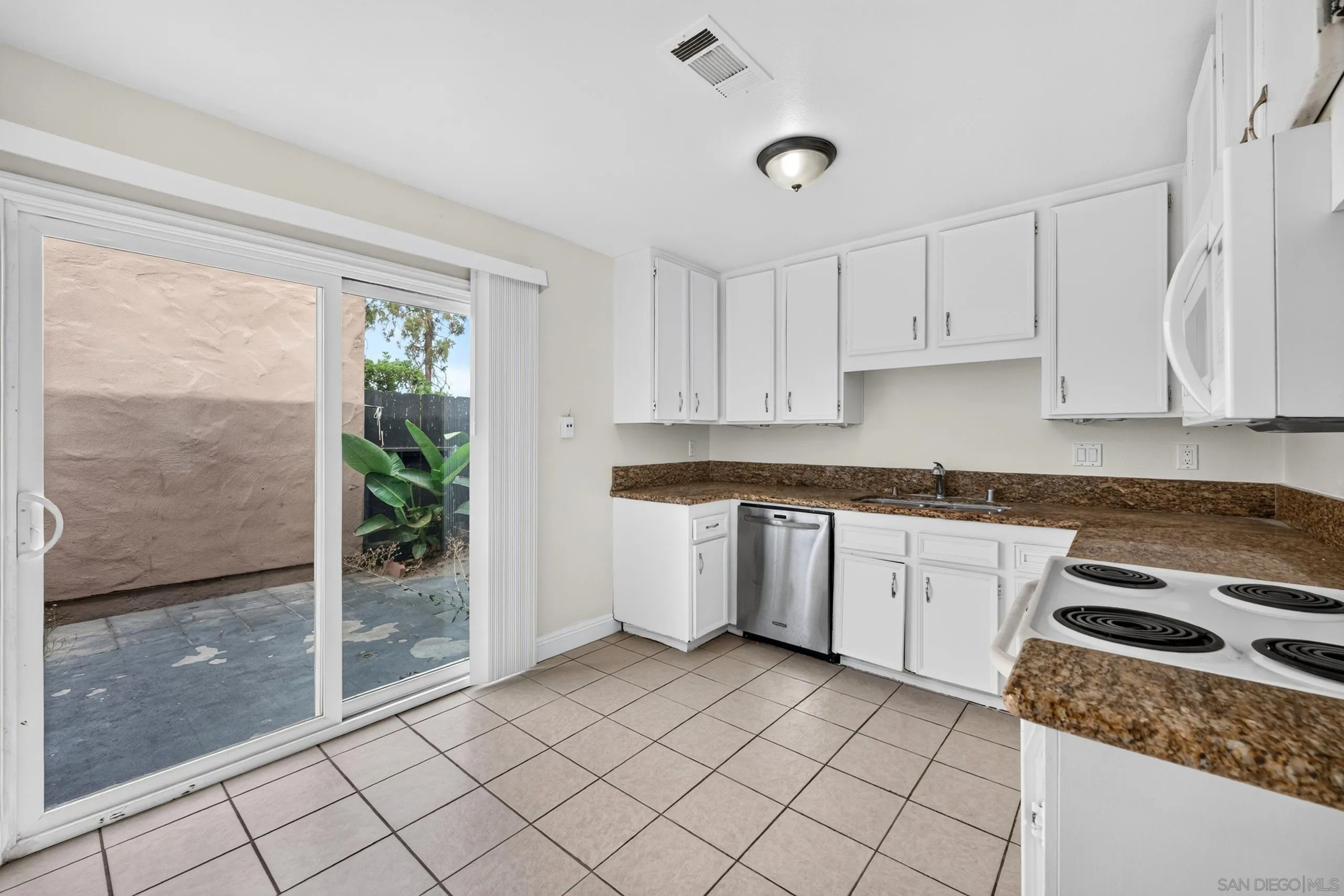 Photo #11: 260020200 Listing: Photo #11