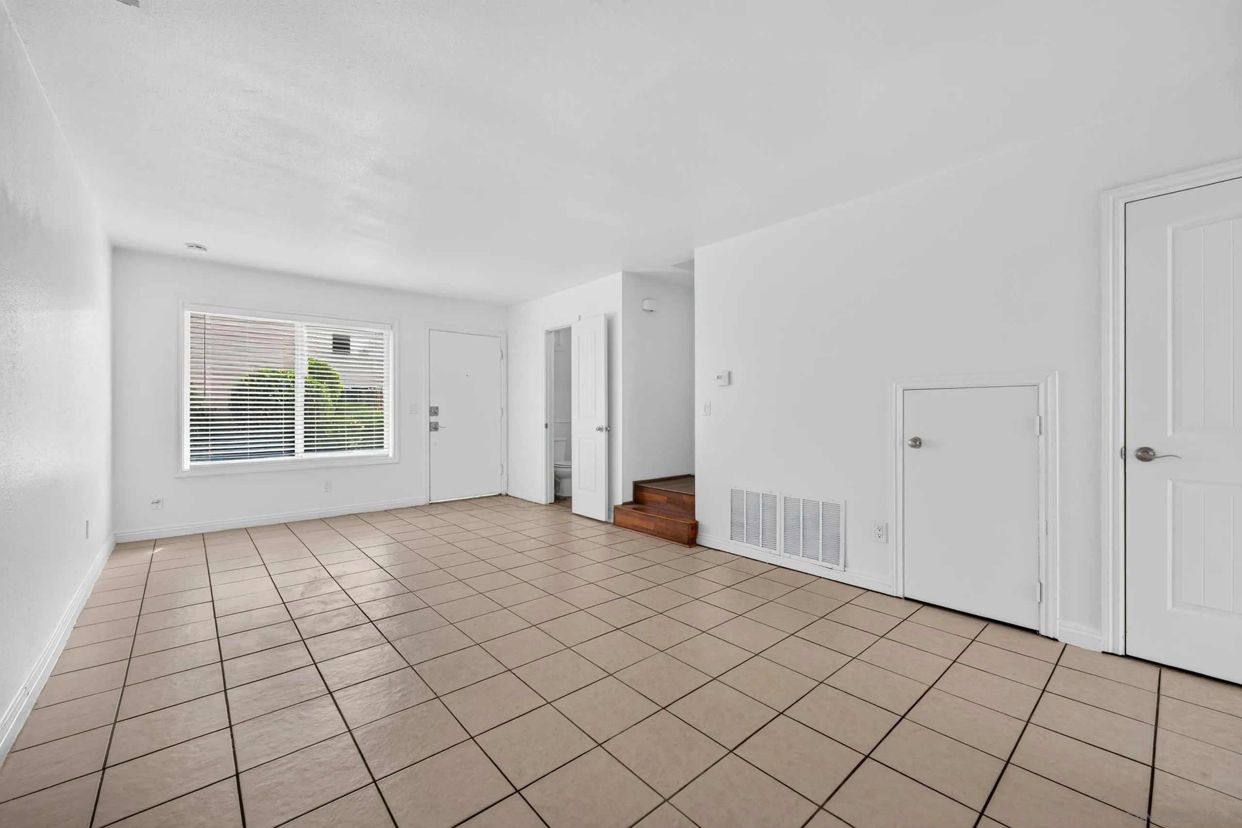 Photo #6: 260020200 Listing: Photo #6