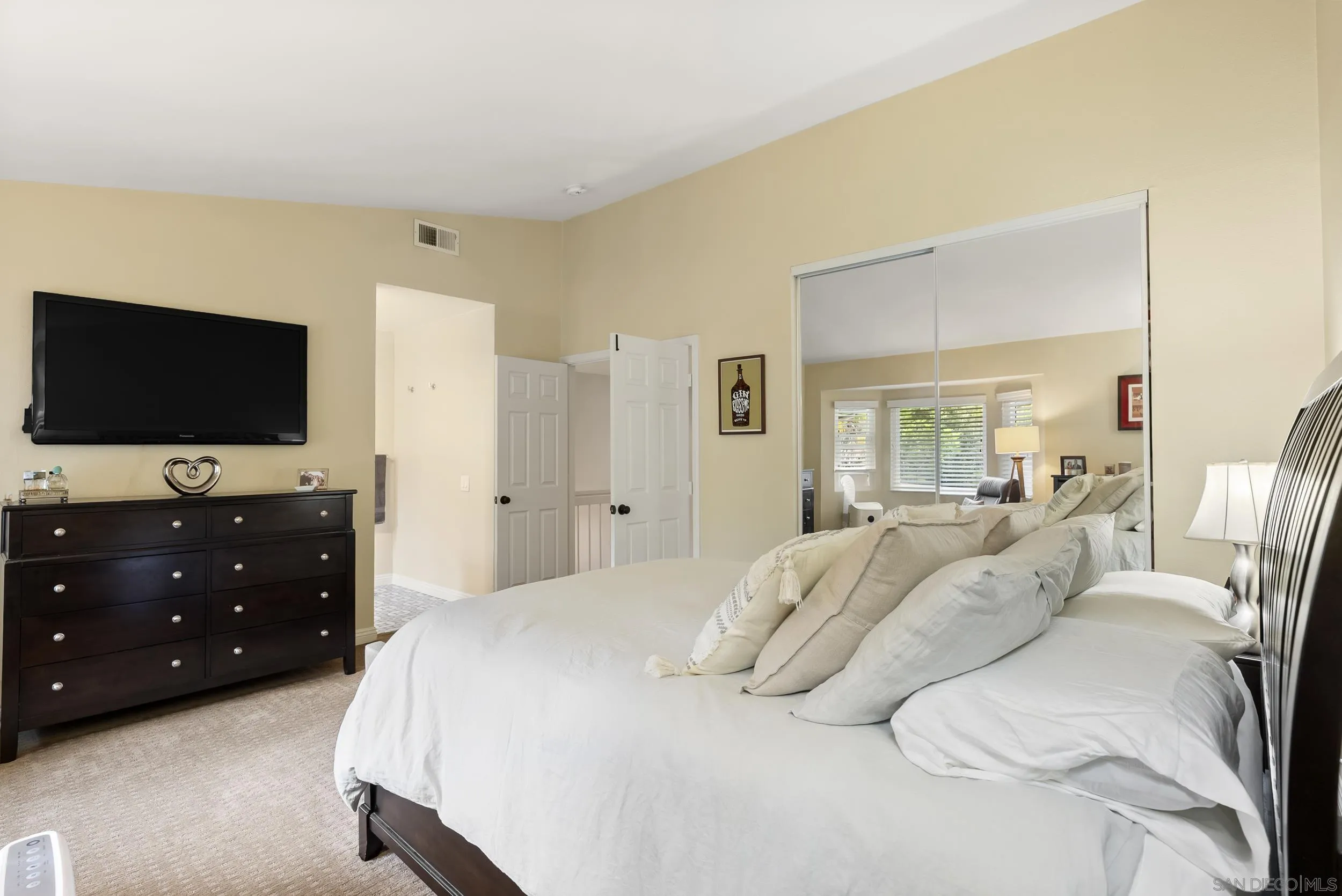 https://cdn.realtyfeed.com/cdn/127/260020206/2b3ab805d18c126b44c5e54b97a66077.webp