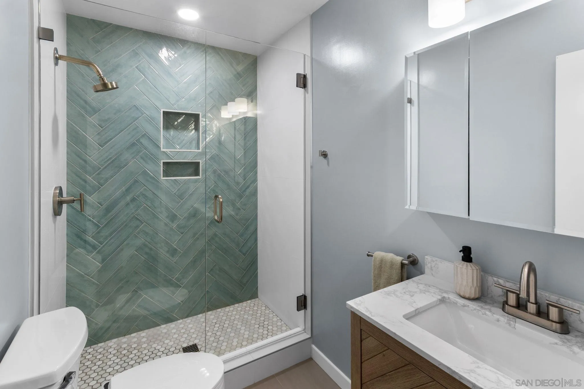 Photo #12: 260020211 Listing: Photo #12