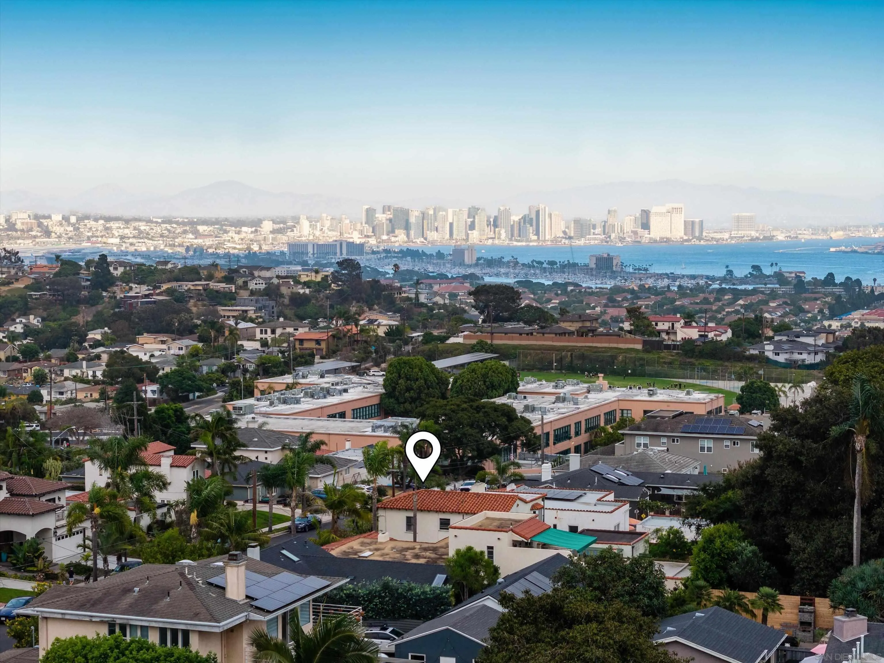 https://cdn.realtyfeed.com/cdn/127/260020212/54eb52c4cd7e828e184e6bd0b3bcc36a.webp