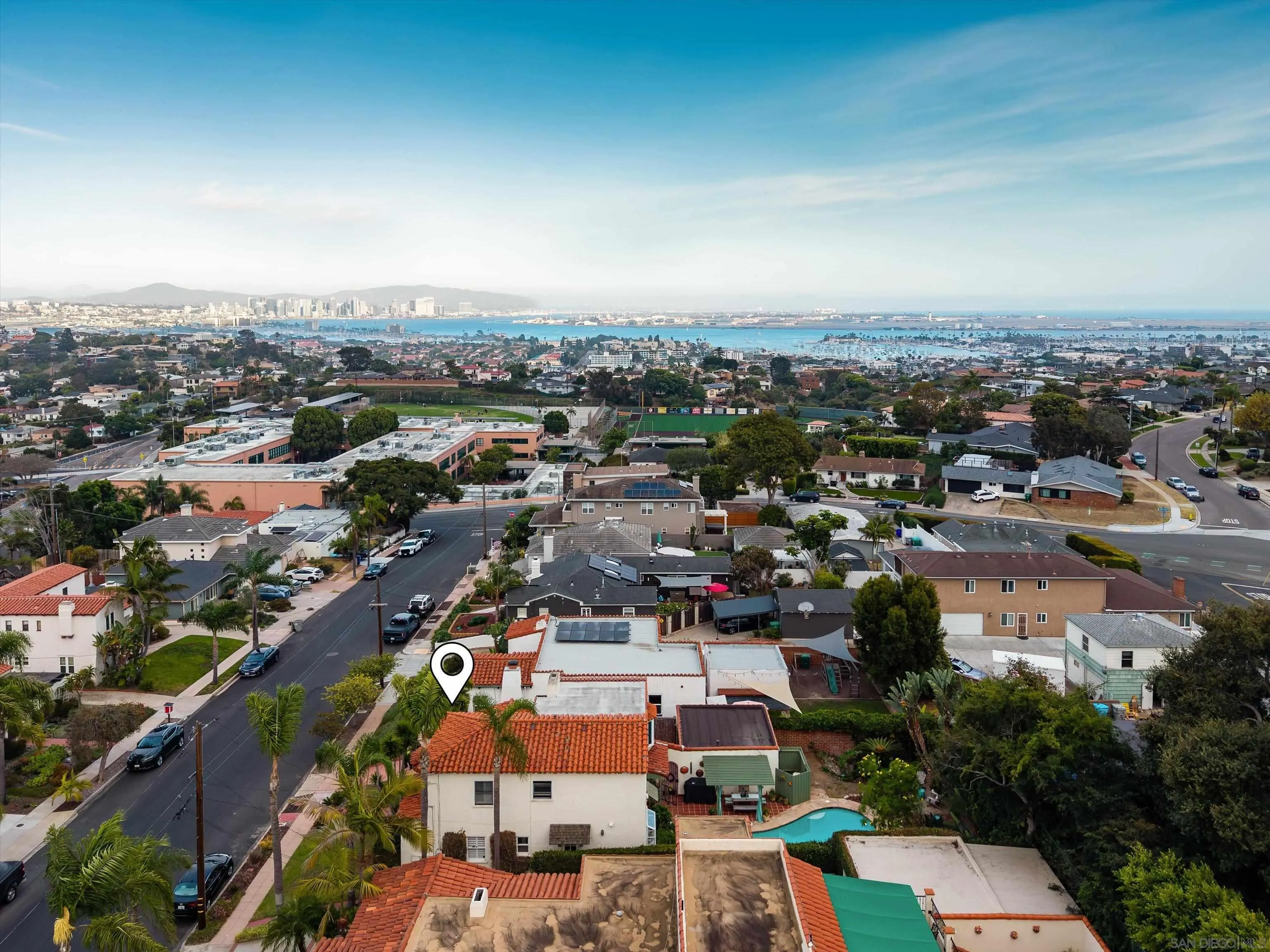https://cdn.realtyfeed.com/cdn/127/260020212/624174b05b46020e03678eb25ddc0f1f.webp