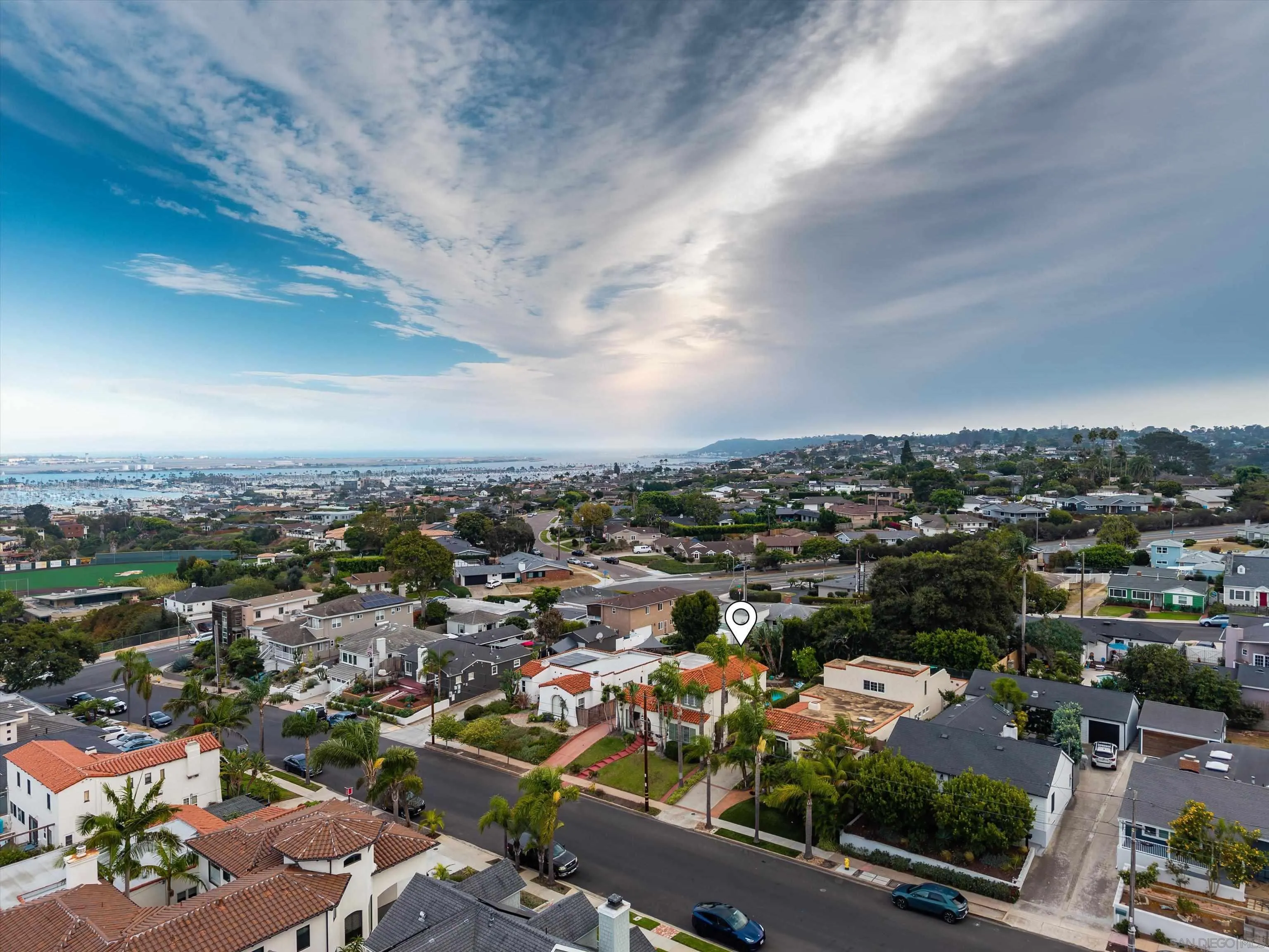 https://cdn.realtyfeed.com/cdn/127/260020212/b6afeb4bfbca5cf858cf40f906bf0cb6.webp