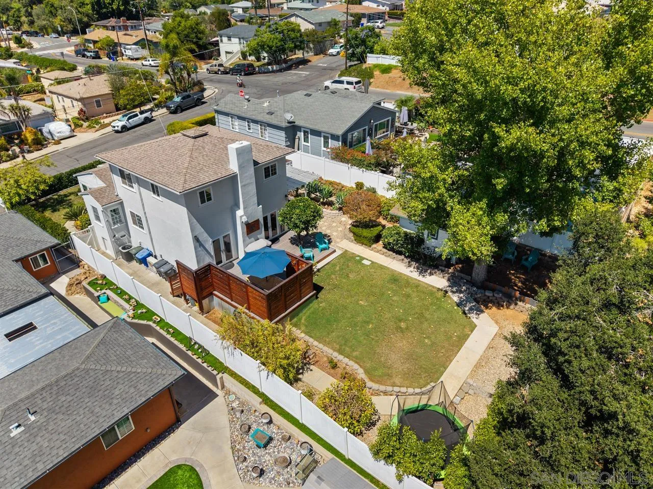 https://cdn.realtyfeed.com/cdn/127/260020214/c65c102dd7af1ca28577310a765ec255.webp