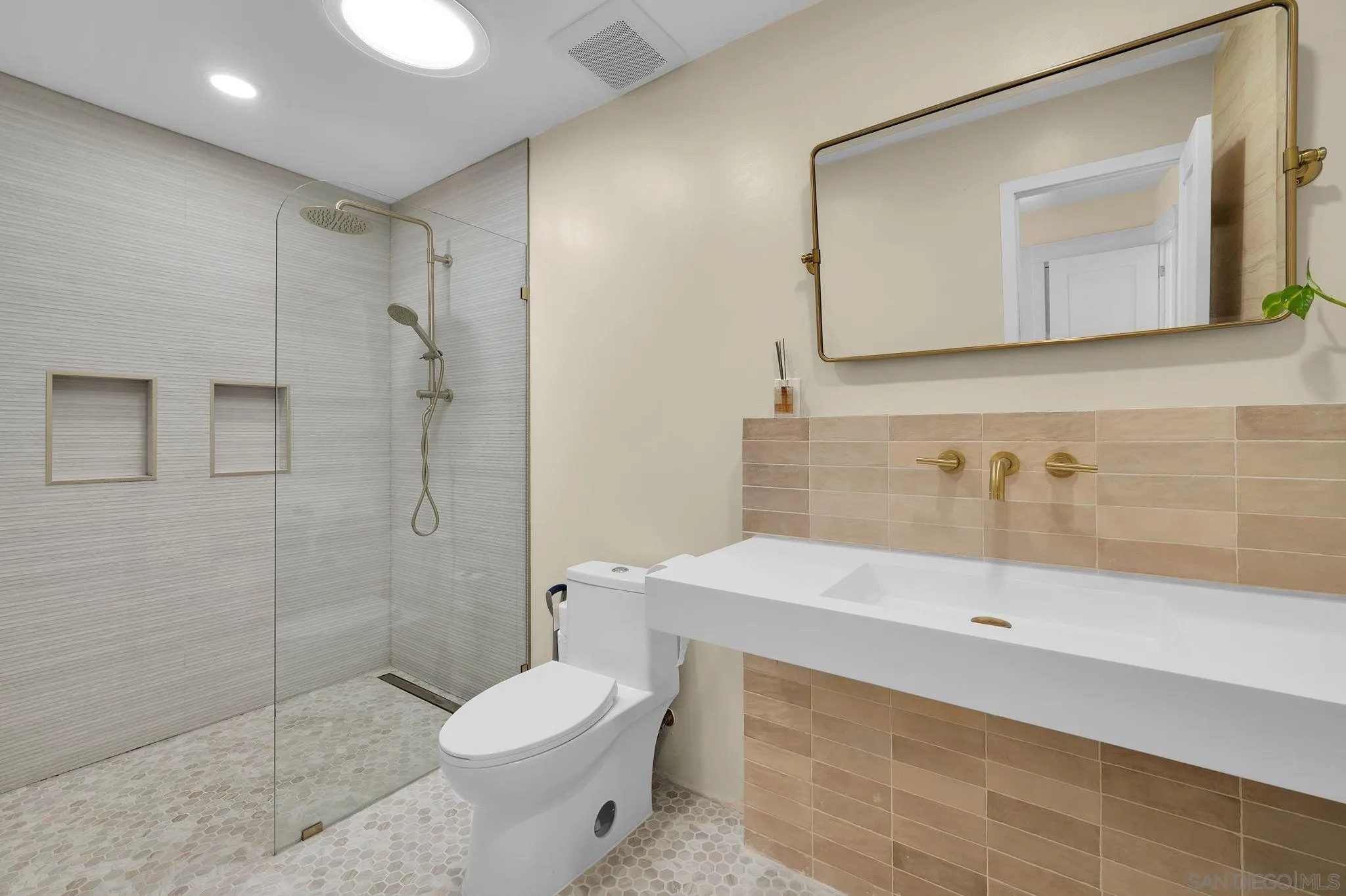 https://cdn.realtyfeed.com/cdn/127/260020234/001dda3e90e1cbd82809ccb486a019dc.webp