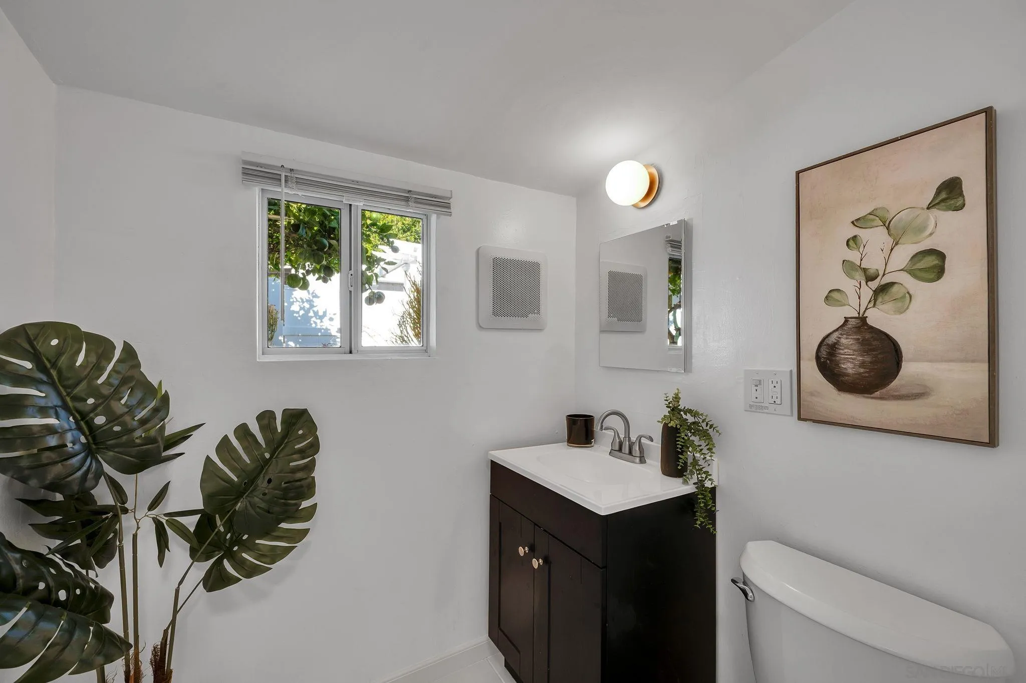 https://cdn.realtyfeed.com/cdn/127/260020234/2edecb0e13aa15ca1f99de0a58cbe0ce.webp