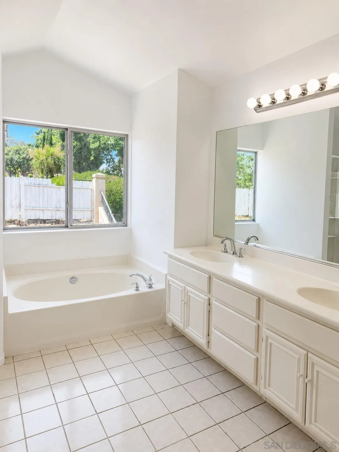 https://cdn.realtyfeed.com/cdn/127/260020236/656b099e26fad9de571274f82d0baf00.webp