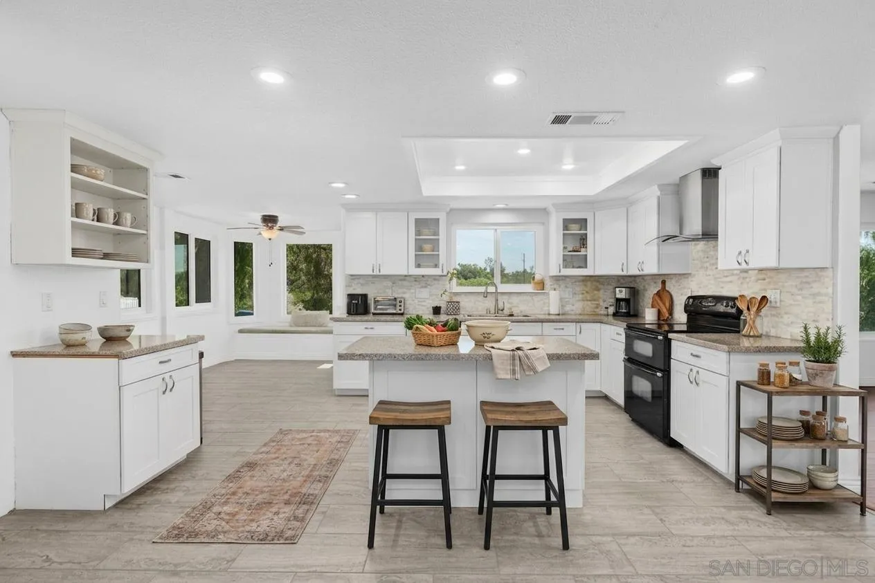 3562 S Mission Road, Fallbrook, CA 92028 - Photo 4 of 31, Fallbrook, CA