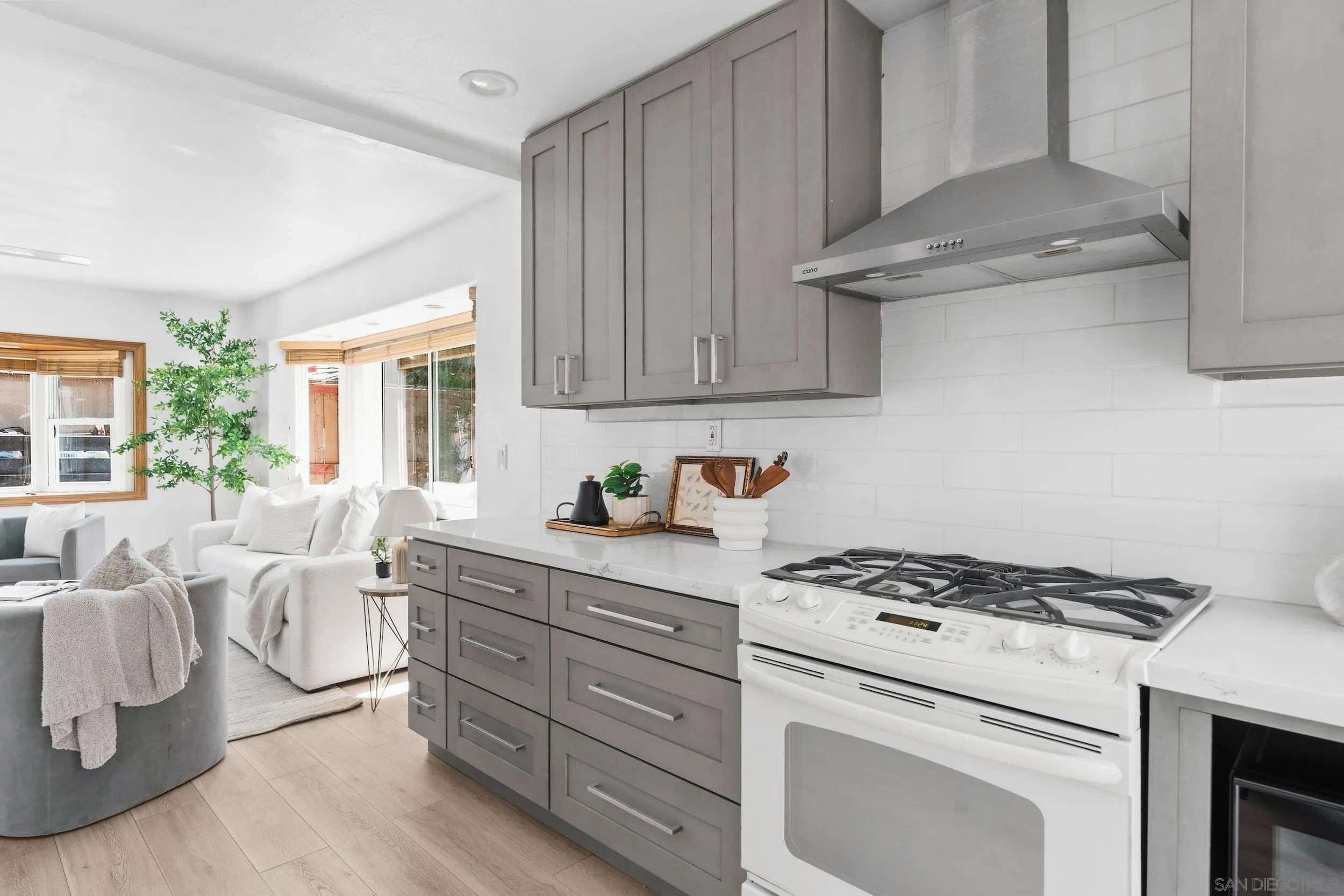 https://cdn.realtyfeed.com/cdn/127/260020244/715bda28f89689f9a1f29af9eb86d0f9.webp