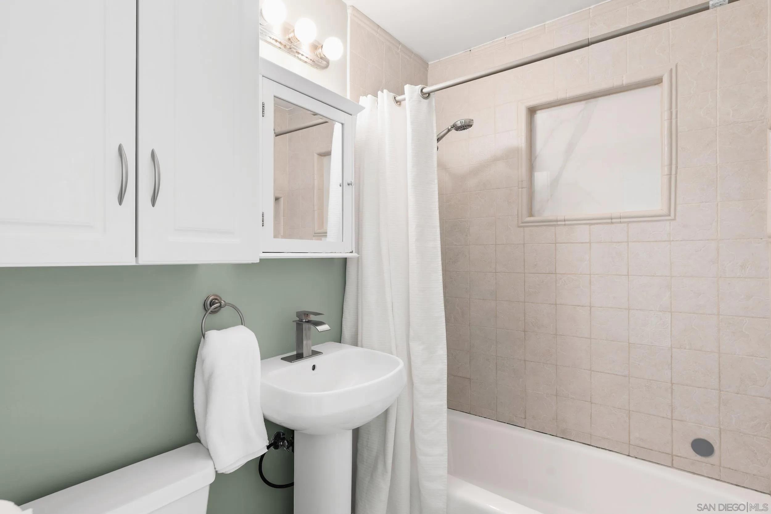https://cdn.realtyfeed.com/cdn/127/260020244/7c60ee614b61bb5a875dbd6d1832f5e1.webp
