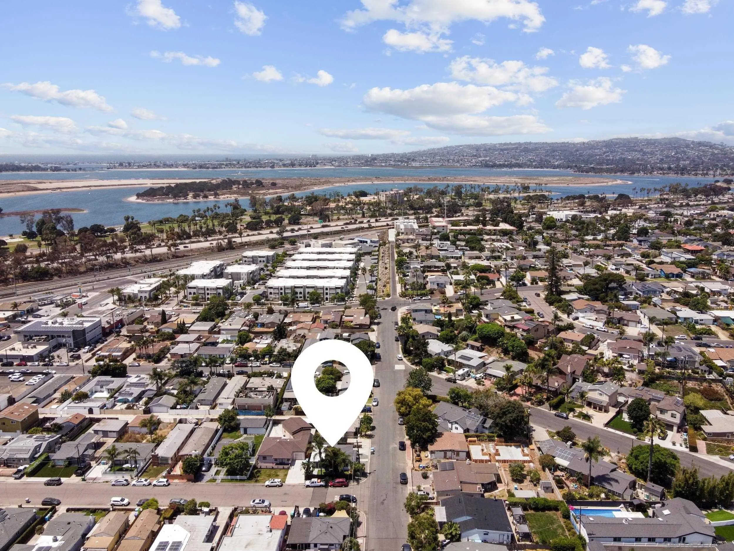 https://cdn.realtyfeed.com/cdn/127/260020244/c2f65fffa4de4d01c8d386b98c696076.webp
