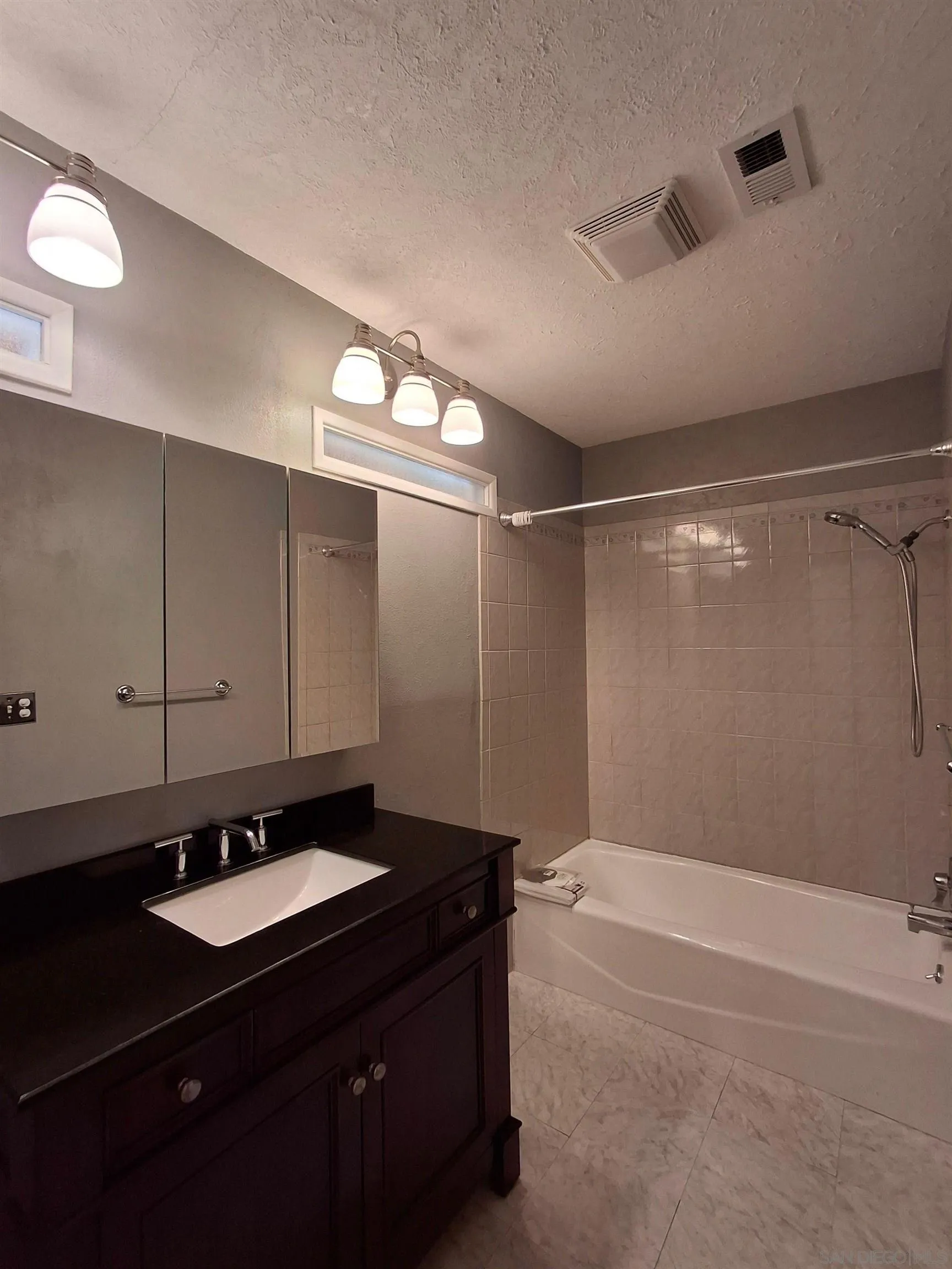 https://cdn.realtyfeed.com/cdn/127/260020245/87ed169de3767dd68edde2933e8ea715.webp