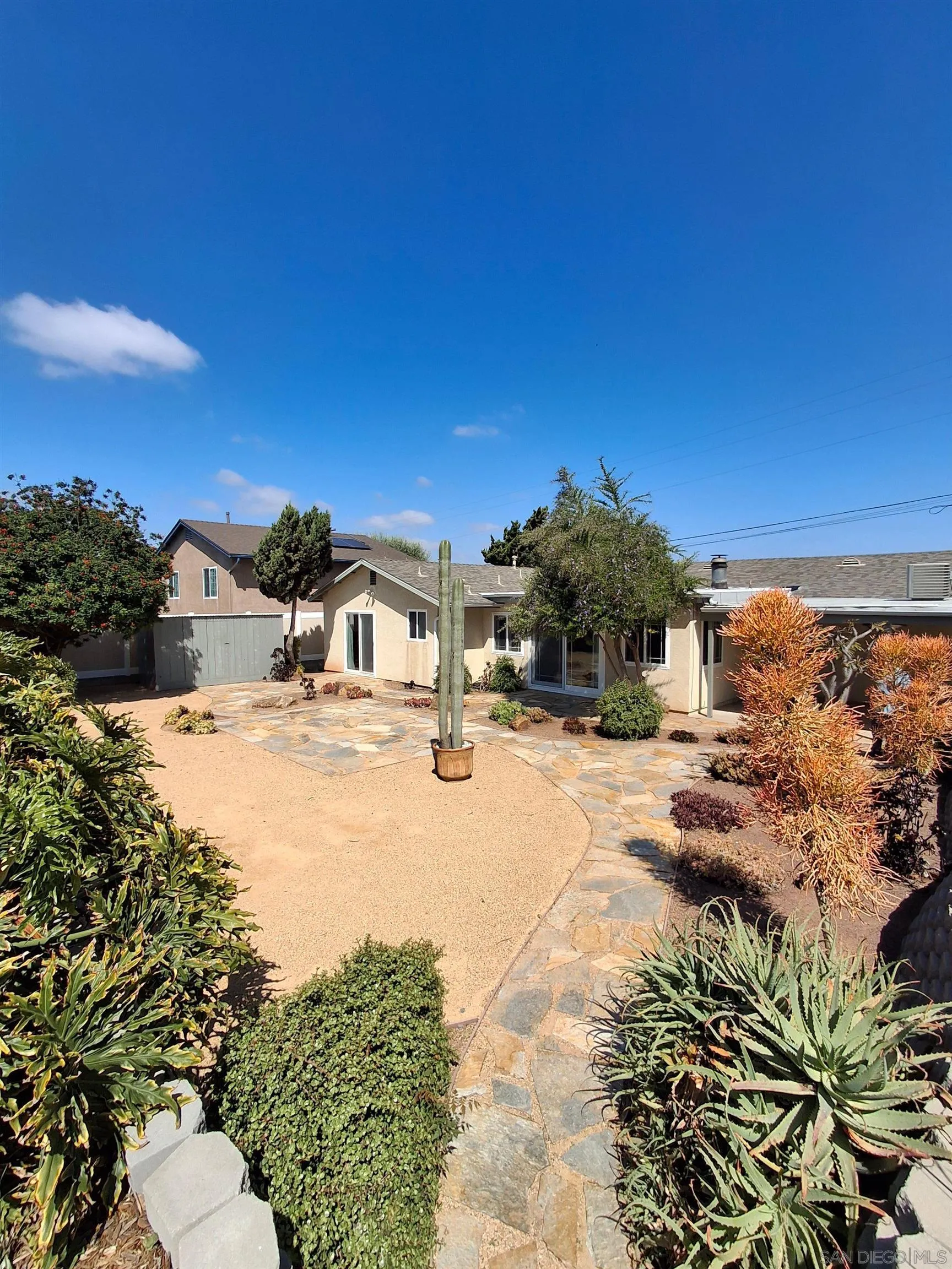 https://cdn.realtyfeed.com/cdn/127/260020245/f5b52584068f84704c029fff44907ed4.webp