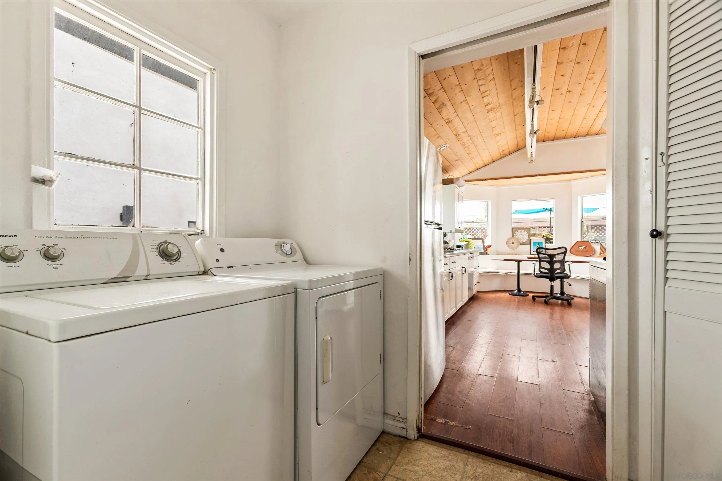 https://cdn.realtyfeed.com/cdn/127/260020254/5d656a1ddb6a5144aad421aead9dce80.webp