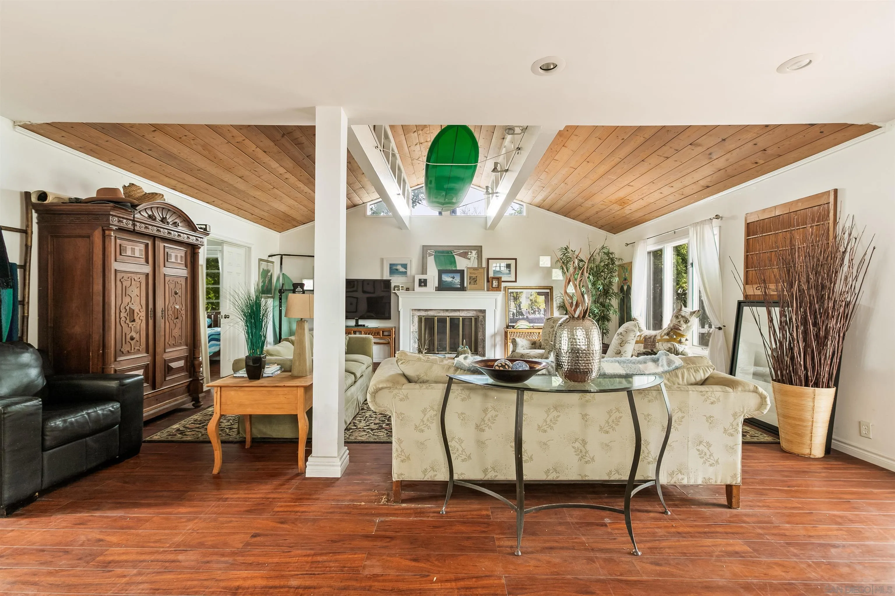 https://cdn.realtyfeed.com/cdn/127/260020254/6f61e11539d700cf5bbe3ad12039dc11.webp