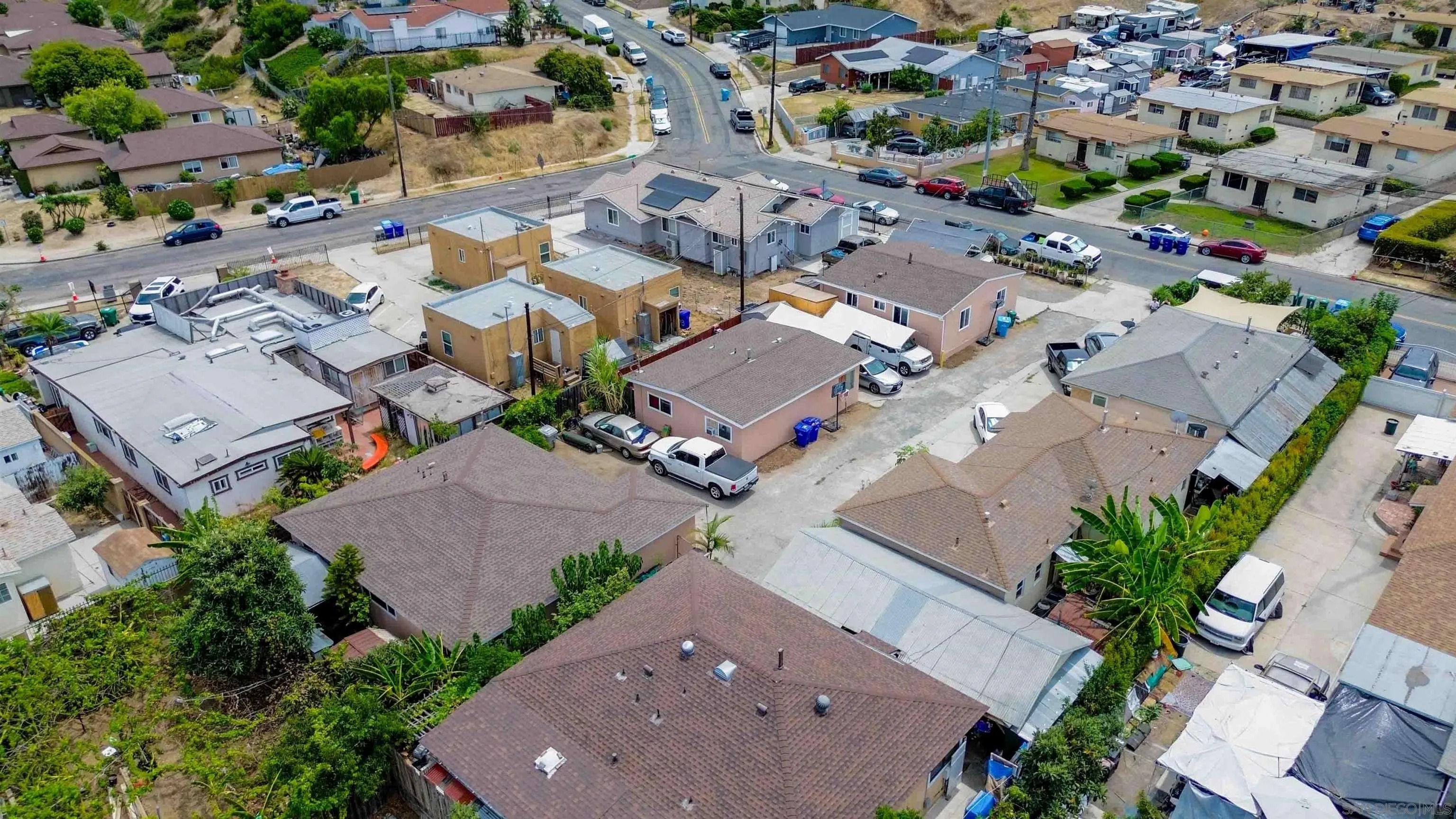 https://cdn.realtyfeed.com/cdn/127/260020258/d86cc50ce4089b7329d026b8d3fbac69.webp