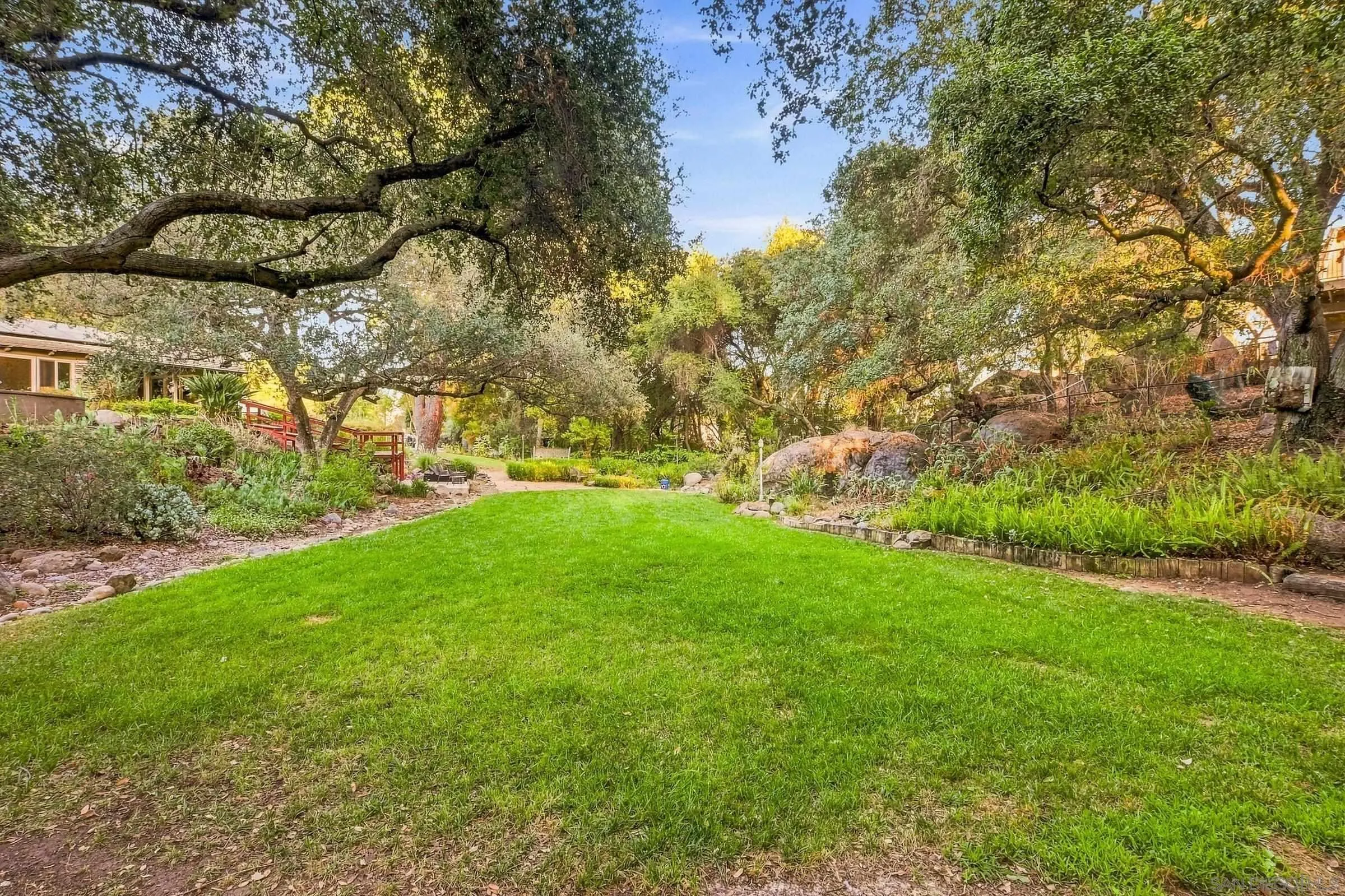 https://cdn.realtyfeed.com/cdn/127/260020262/532f9a23b8c1d0f17301c4066cce83f6.webp