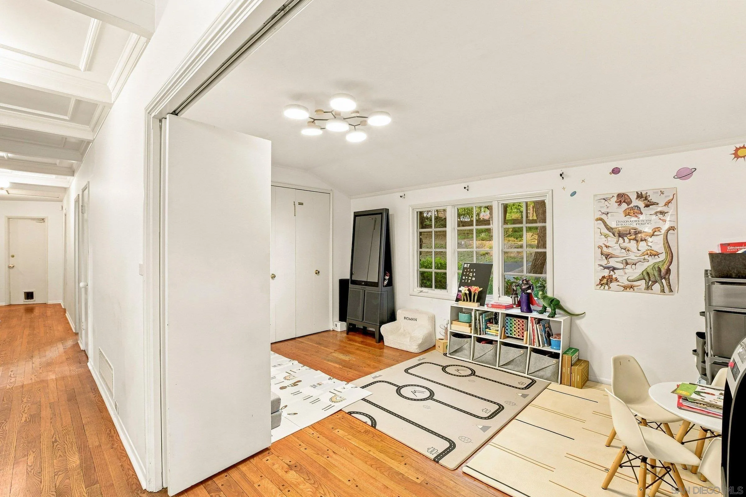 https://cdn.realtyfeed.com/cdn/127/260020262/eb4d806600614a400c214915df8b8966.webp
