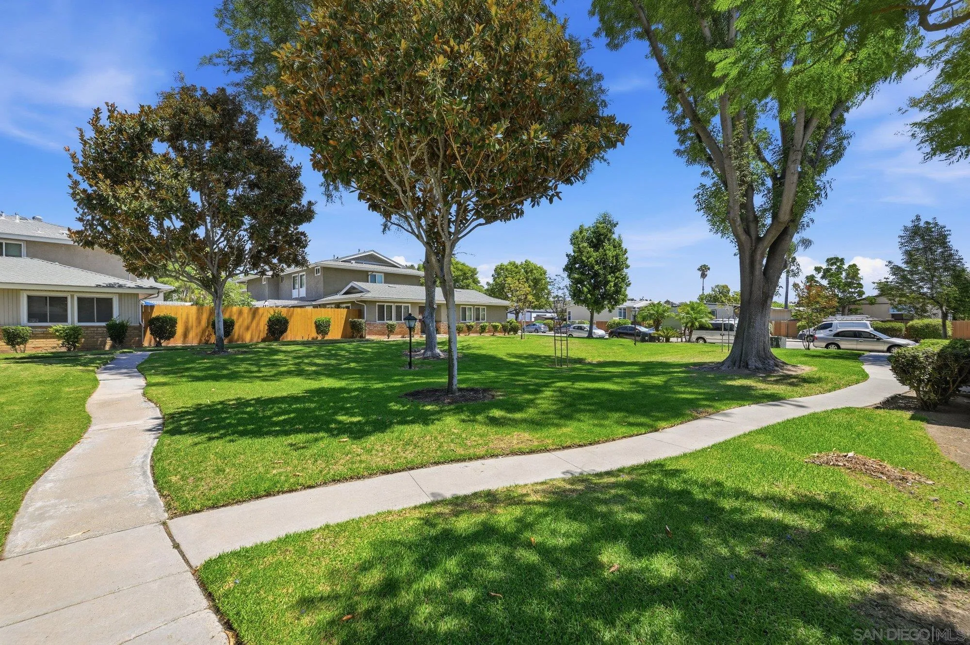 https://cdn.realtyfeed.com/cdn/127/260020265/21da16c1a57798303342925460ed1a63.webp