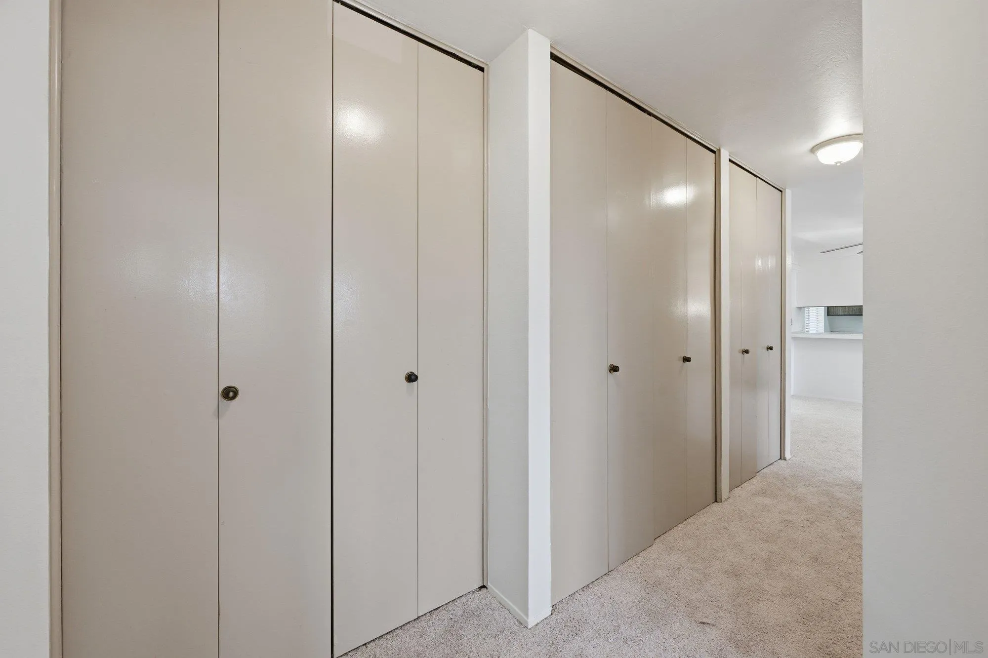 https://cdn.realtyfeed.com/cdn/127/260020265/6f0ee72646af618c8a6abab6270059a6.webp