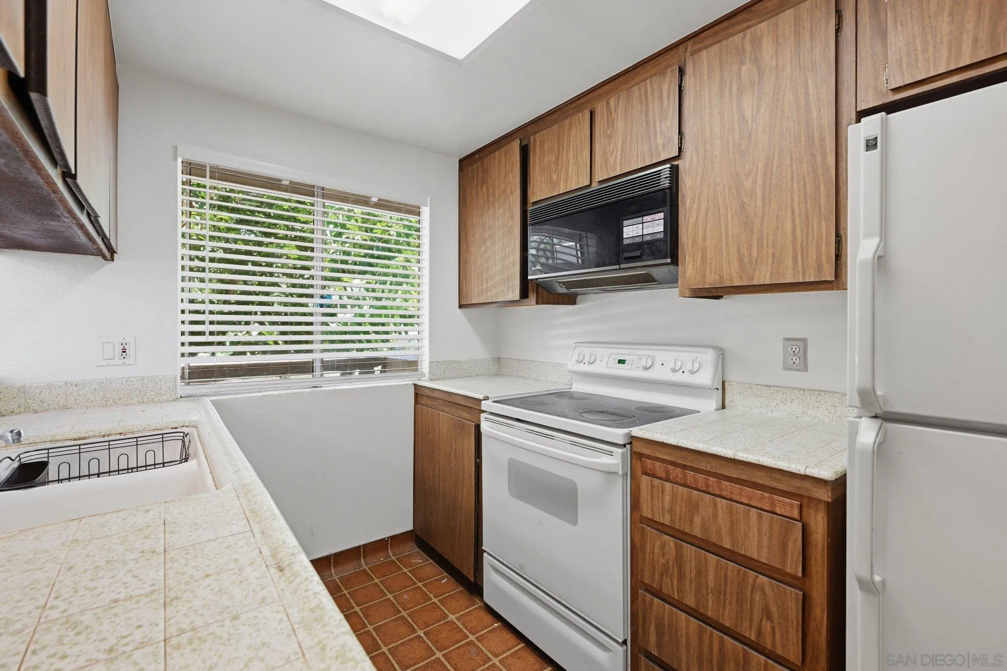 https://cdn.realtyfeed.com/cdn/127/260020265/9cacfbc3e5279d21b5ab43371c0c0920.webp