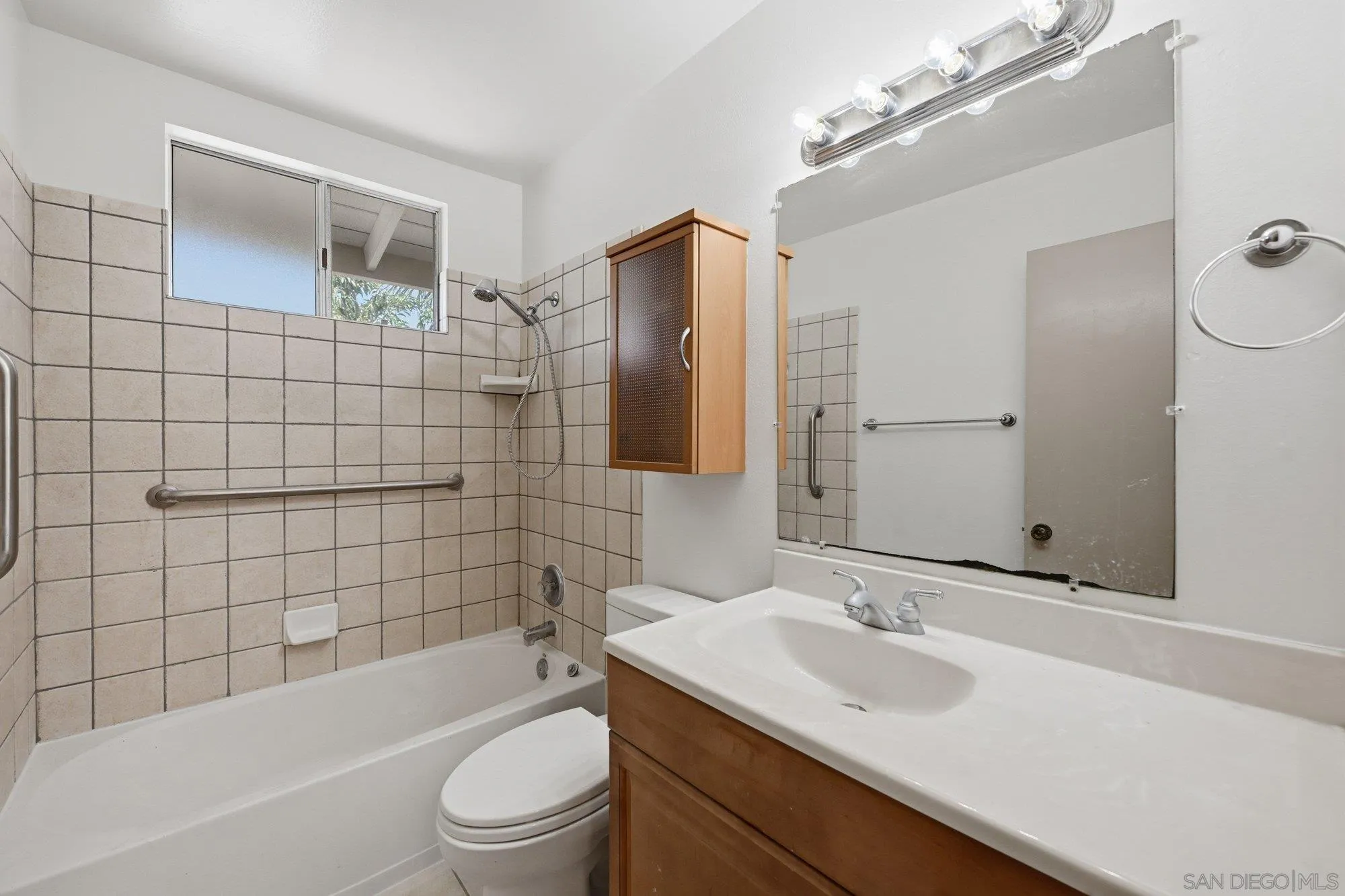 https://cdn.realtyfeed.com/cdn/127/260020265/a8abb9f48d91649ffd3b275cbc8a5803.webp