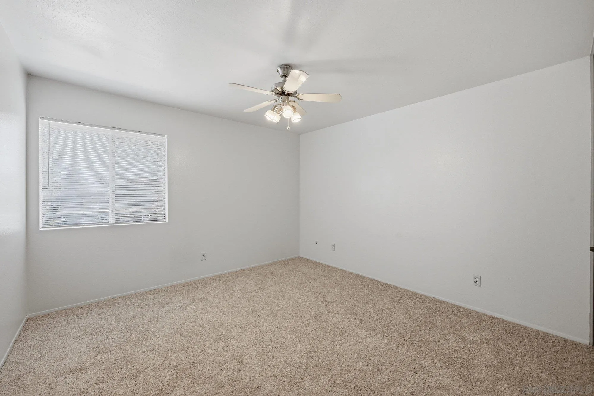 https://cdn.realtyfeed.com/cdn/127/260020265/e82c1094f03cb6468c8fec3972e78bab.webp