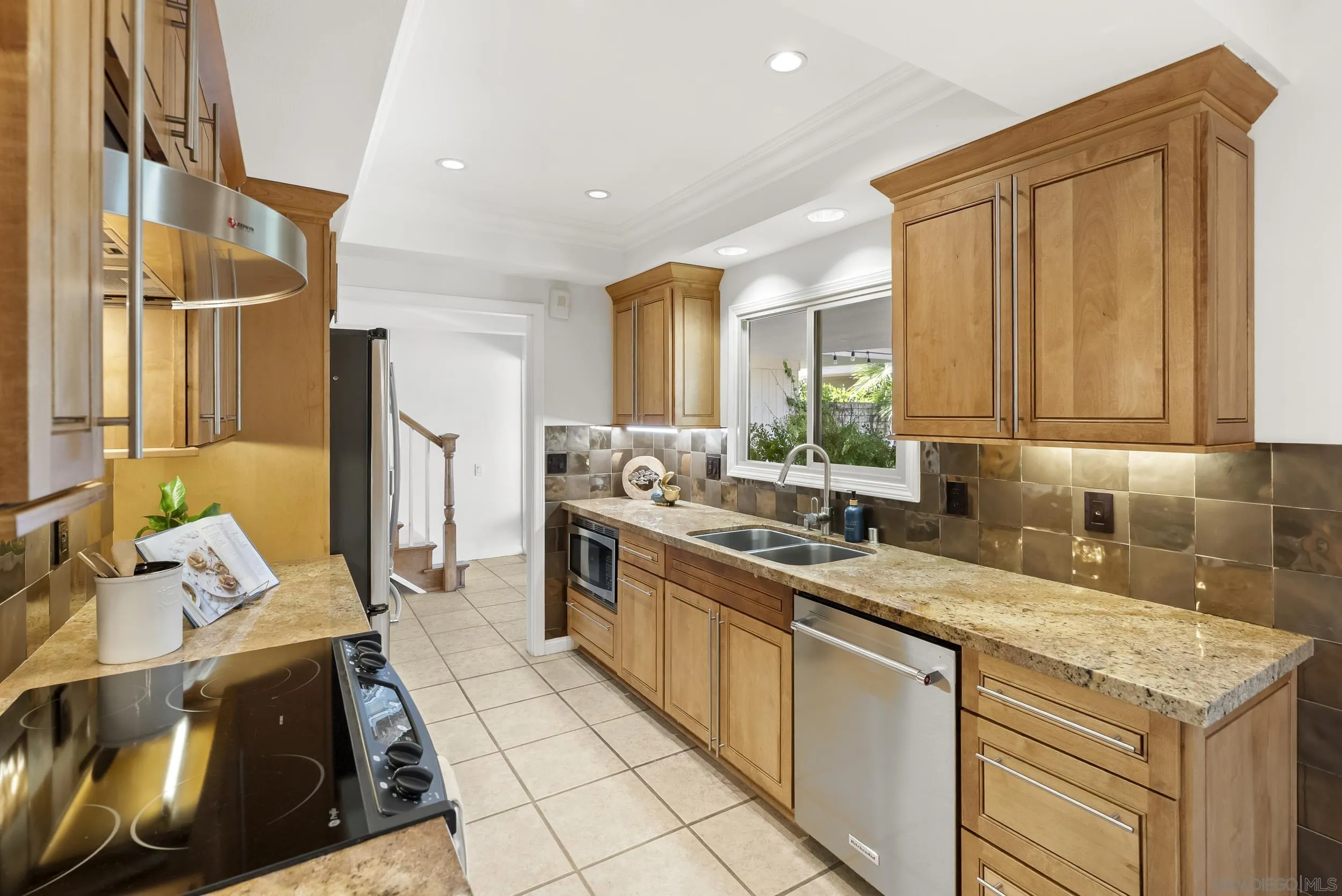 https://cdn.realtyfeed.com/cdn/127/260020278/834f46cea8101e126509bd10fe421fc6.webp