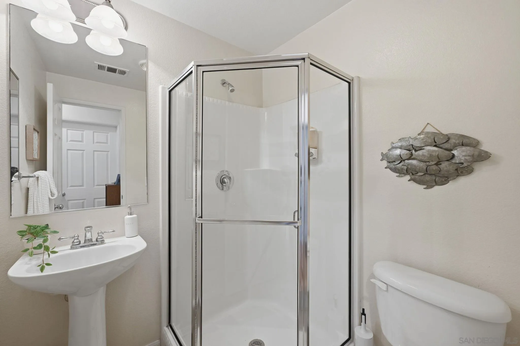 Photo #11: 260020282 Listing: Photo #11