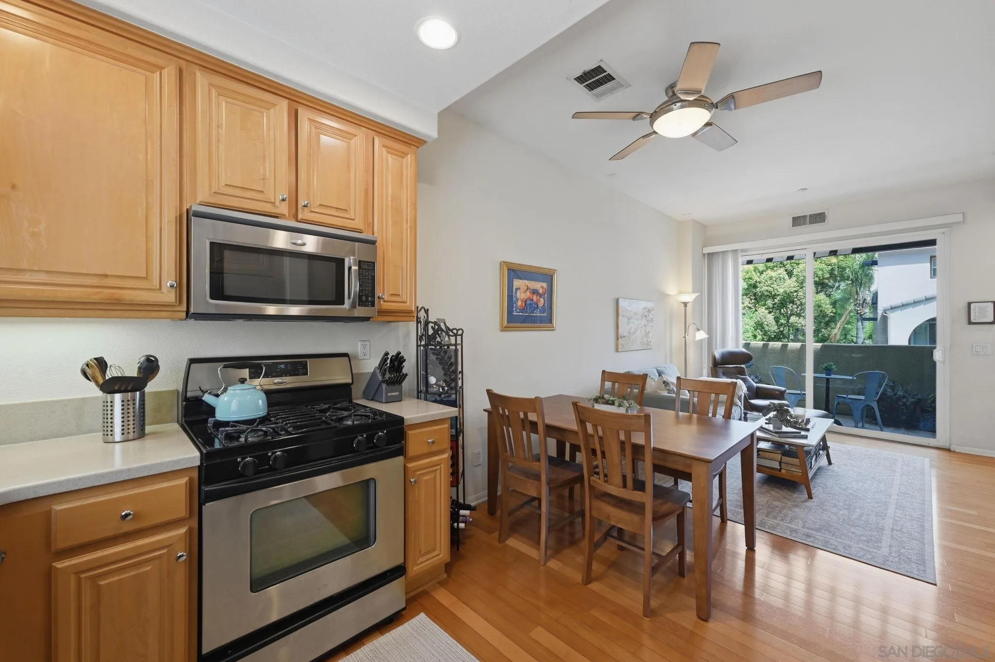 Photo #8: 260020282 Listing: Photo #8