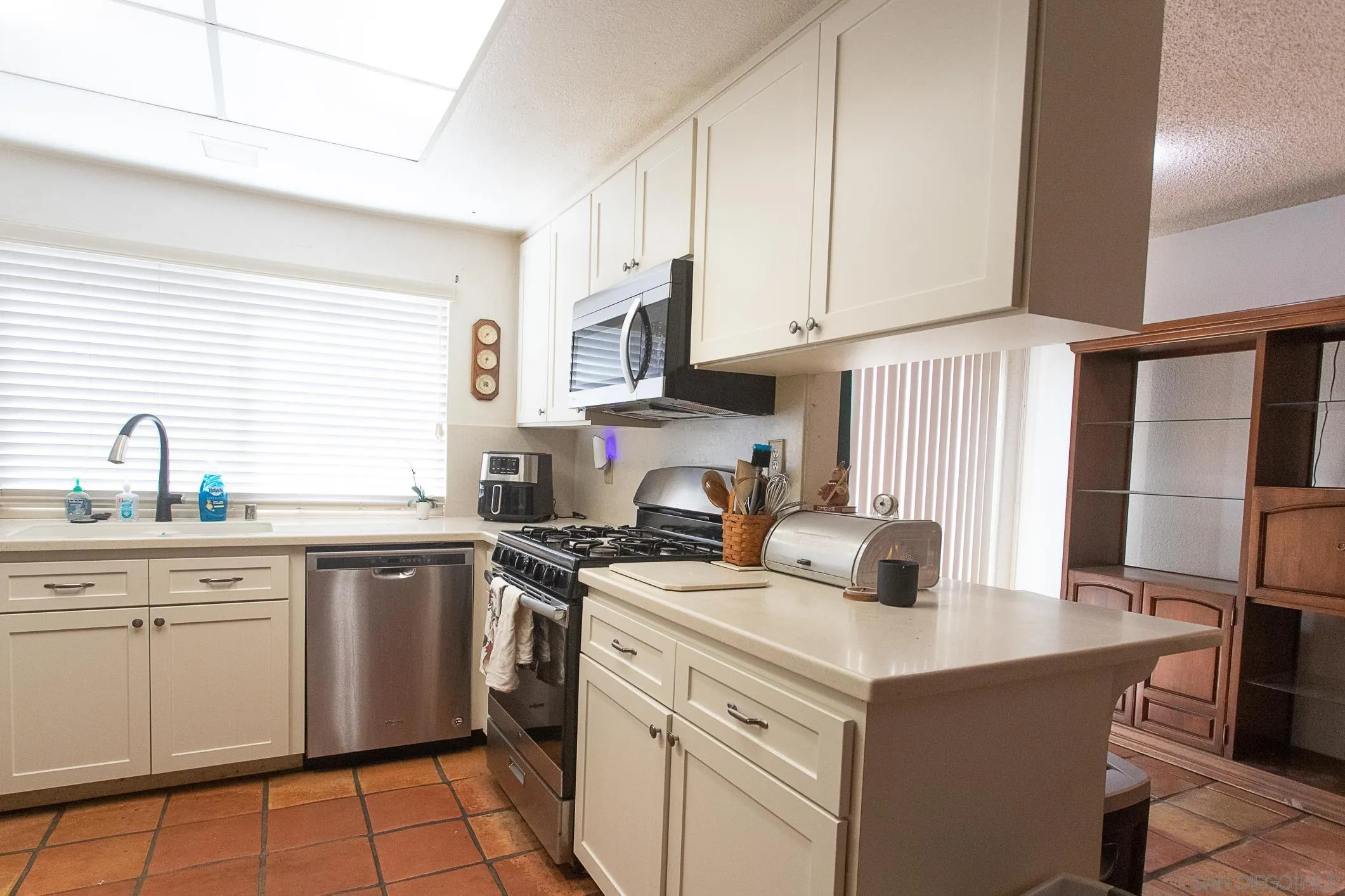 https://cdn.realtyfeed.com/cdn/127/260020285/96c39538566be28b8dcdd51bc1211775.webp