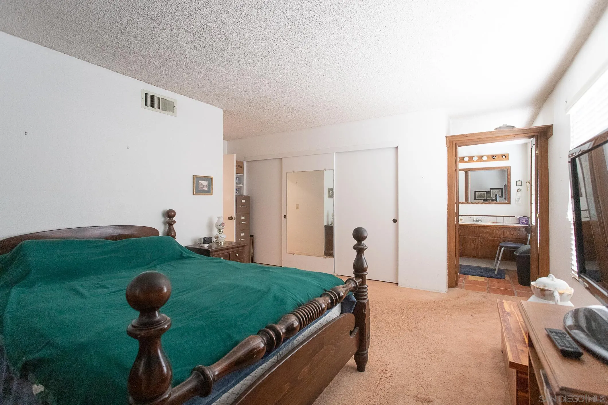 https://cdn.realtyfeed.com/cdn/127/260020285/dd53e451ba6b16deebabedef3ff2bdac.webp