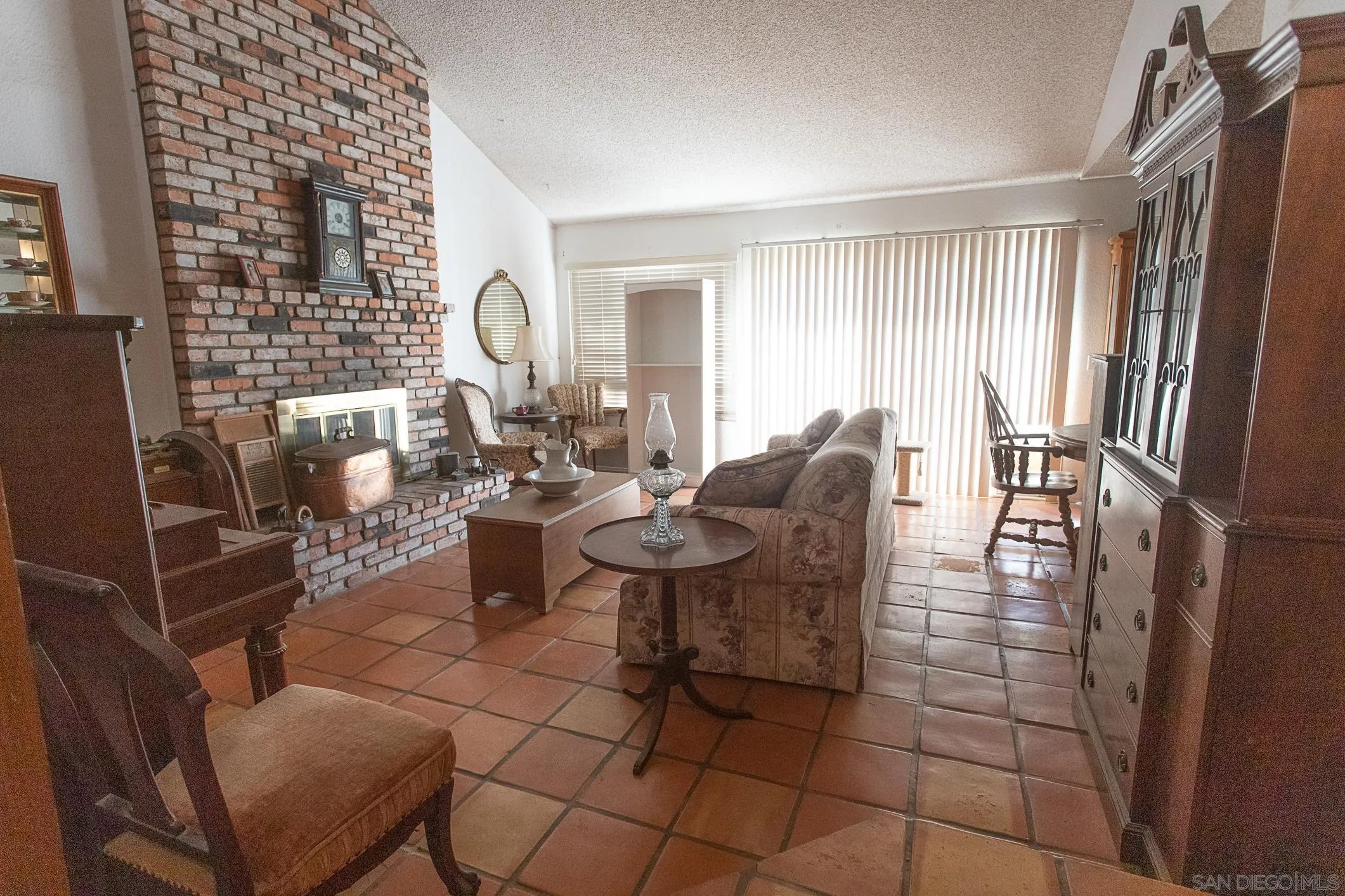 https://cdn.realtyfeed.com/cdn/127/260020285/f20d827feb2552ce31f8d3ae9981e660.webp