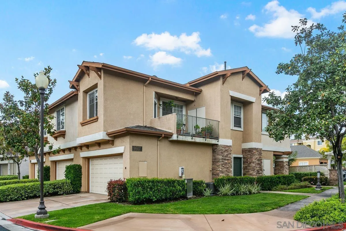 9607 W Canyon Ter Unit 1, San Diego, CA 92123 - Main photo, San Diego, CA