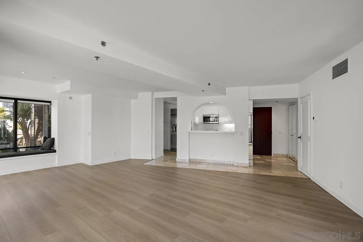 Photo #14: 260020295 Listing: Photo #14