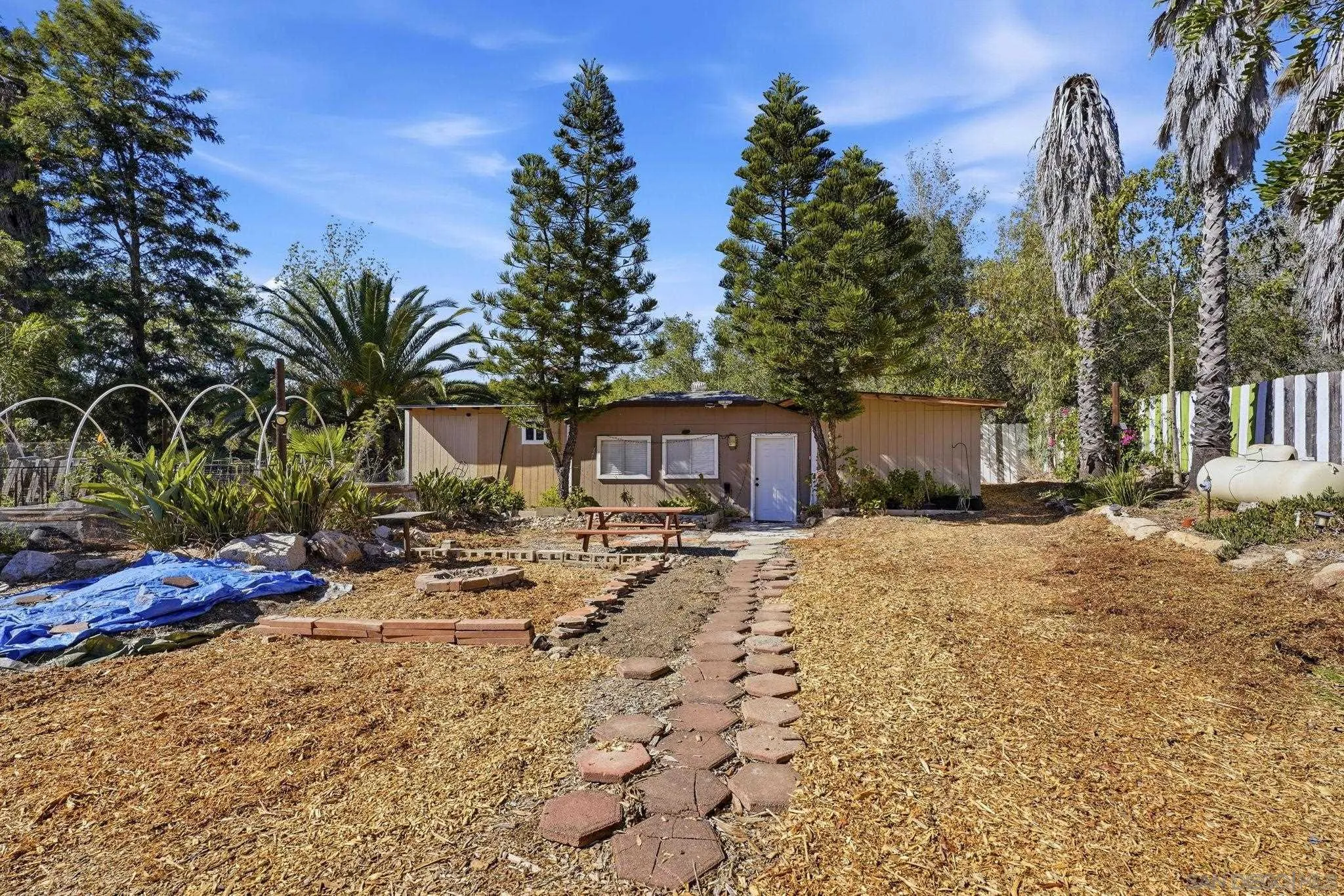 https://cdn.realtyfeed.com/cdn/127/260020299/74ffbba6f02f7b7336e560ec14982206.webp