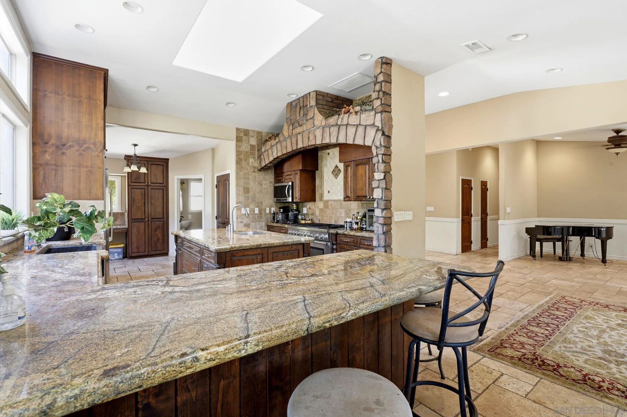 https://cdn.realtyfeed.com/cdn/127/260020299/89a9286fe96b72b0024c15b6a637fef8.webp