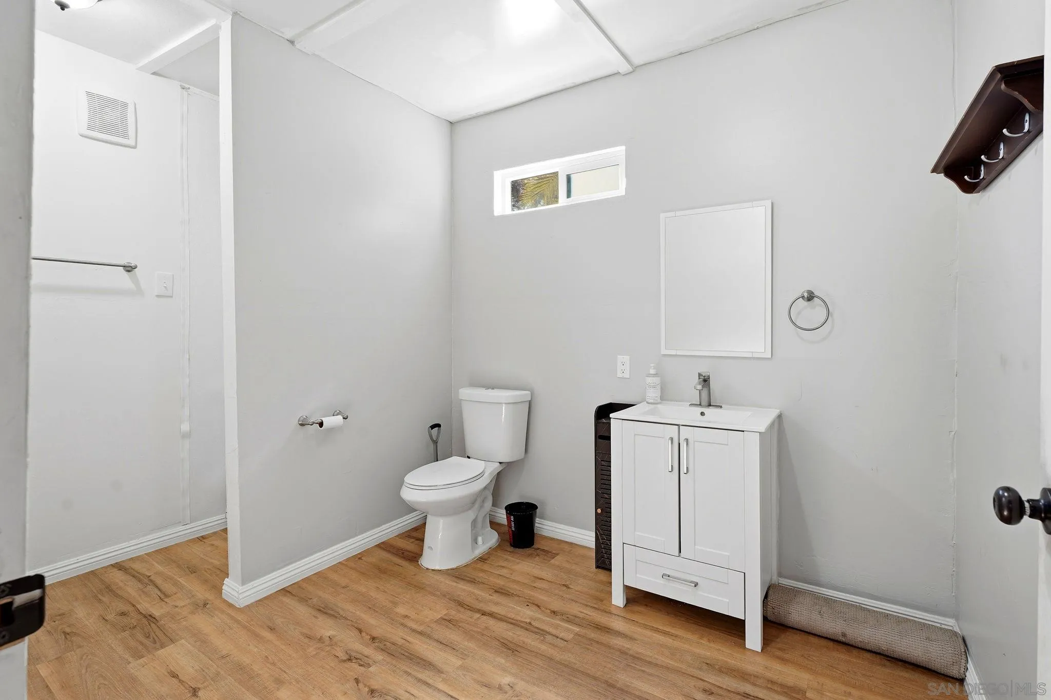 https://cdn.realtyfeed.com/cdn/127/260020299/89fd57fd72559b9e9ff76e8afc79a518.webp