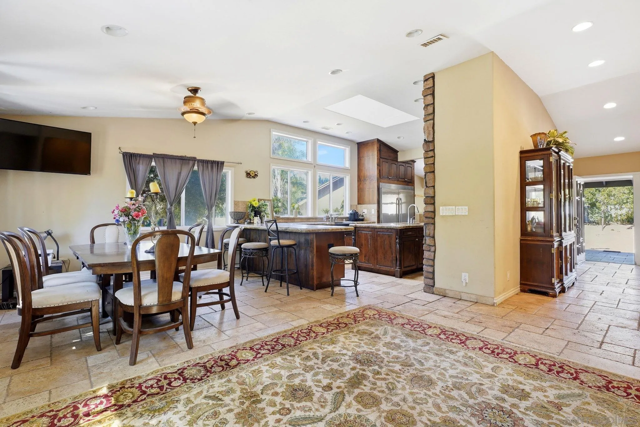 https://cdn.realtyfeed.com/cdn/127/260020299/df03dc8c0865d19605831eb84fc2b3c7.webp