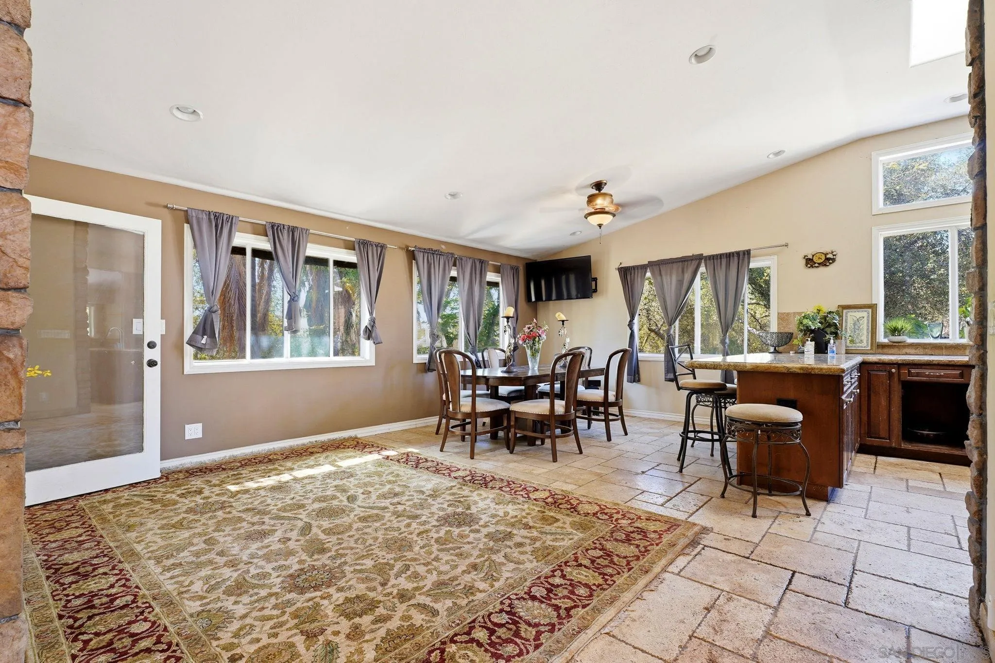 https://cdn.realtyfeed.com/cdn/127/260020299/e3a94f22c7051c45b7b88b509566c42c.webp
