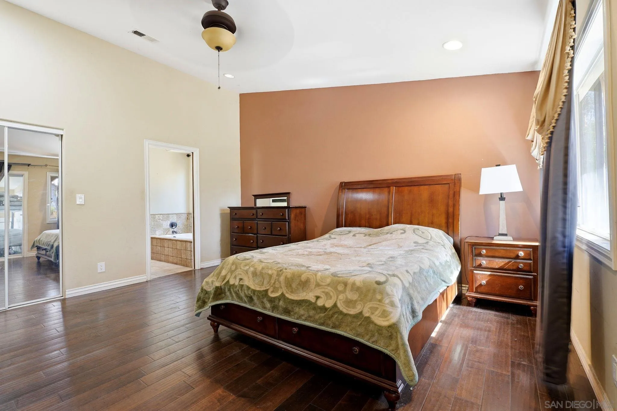 https://cdn.realtyfeed.com/cdn/127/260020299/ef9bff2ccb6d6f4df5dd86bbe2ac2f25.webp