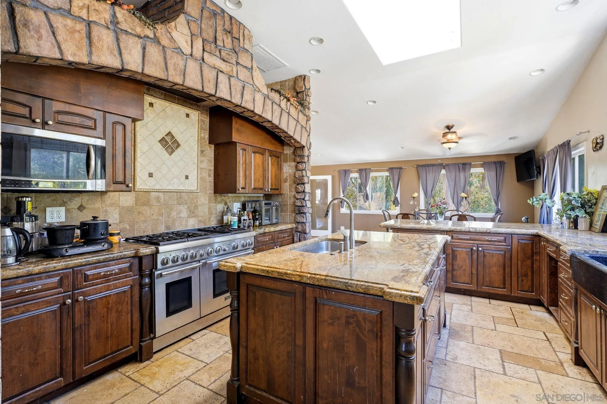 https://cdn.realtyfeed.com/cdn/127/260020299/f945566b5f80fbced38213591a499c4e.webp