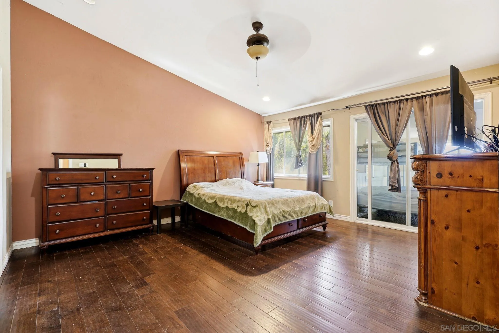 https://cdn.realtyfeed.com/cdn/127/260020299/fc7aa7cf494df950d6c17c69376ba1c6.webp