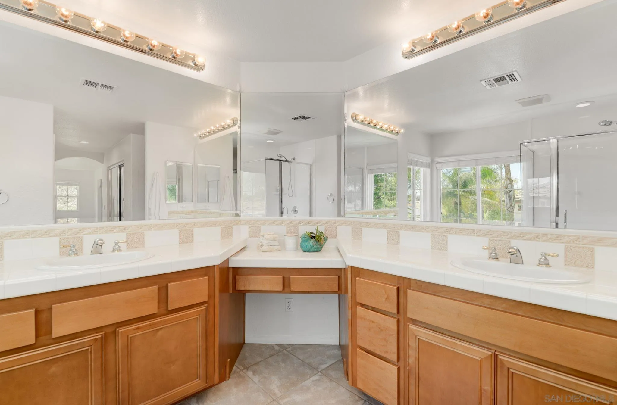 https://cdn.realtyfeed.com/cdn/127/260020300/923838147baa238e65deef50e16bf101.webp